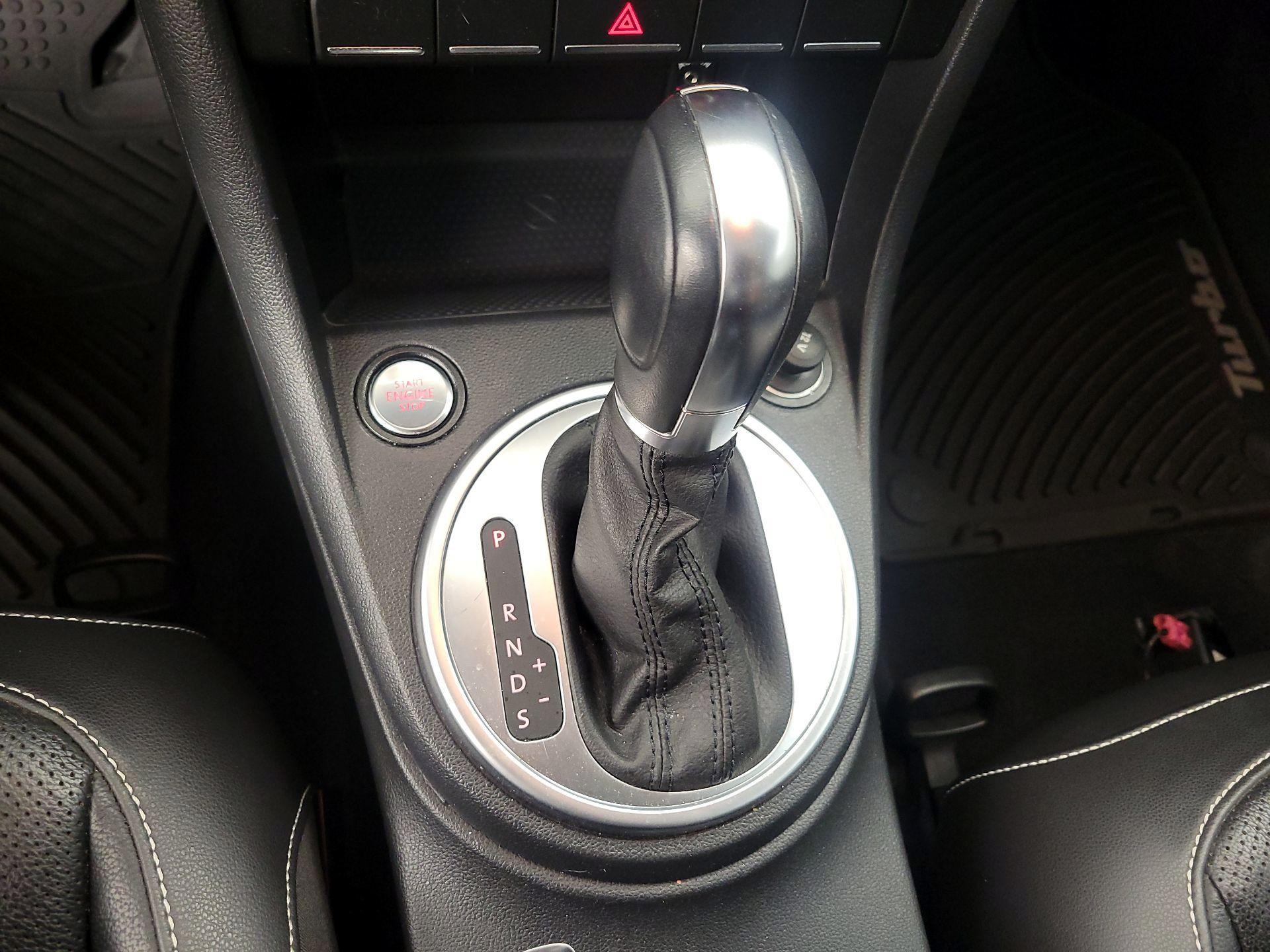 Thumbnail: 2014 Volkswagen Beetle - 17