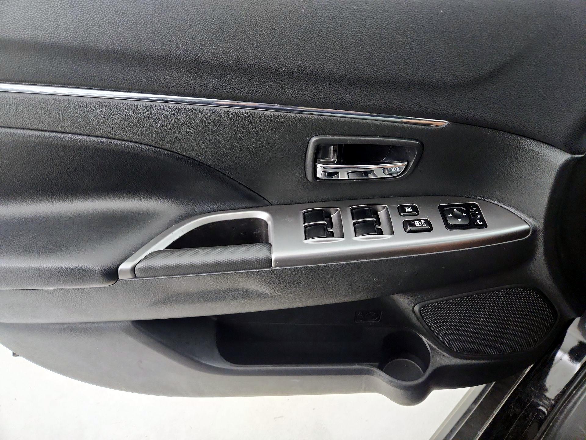 Thumbnail: 2023 Mitsubishi Outlander Sport - 12