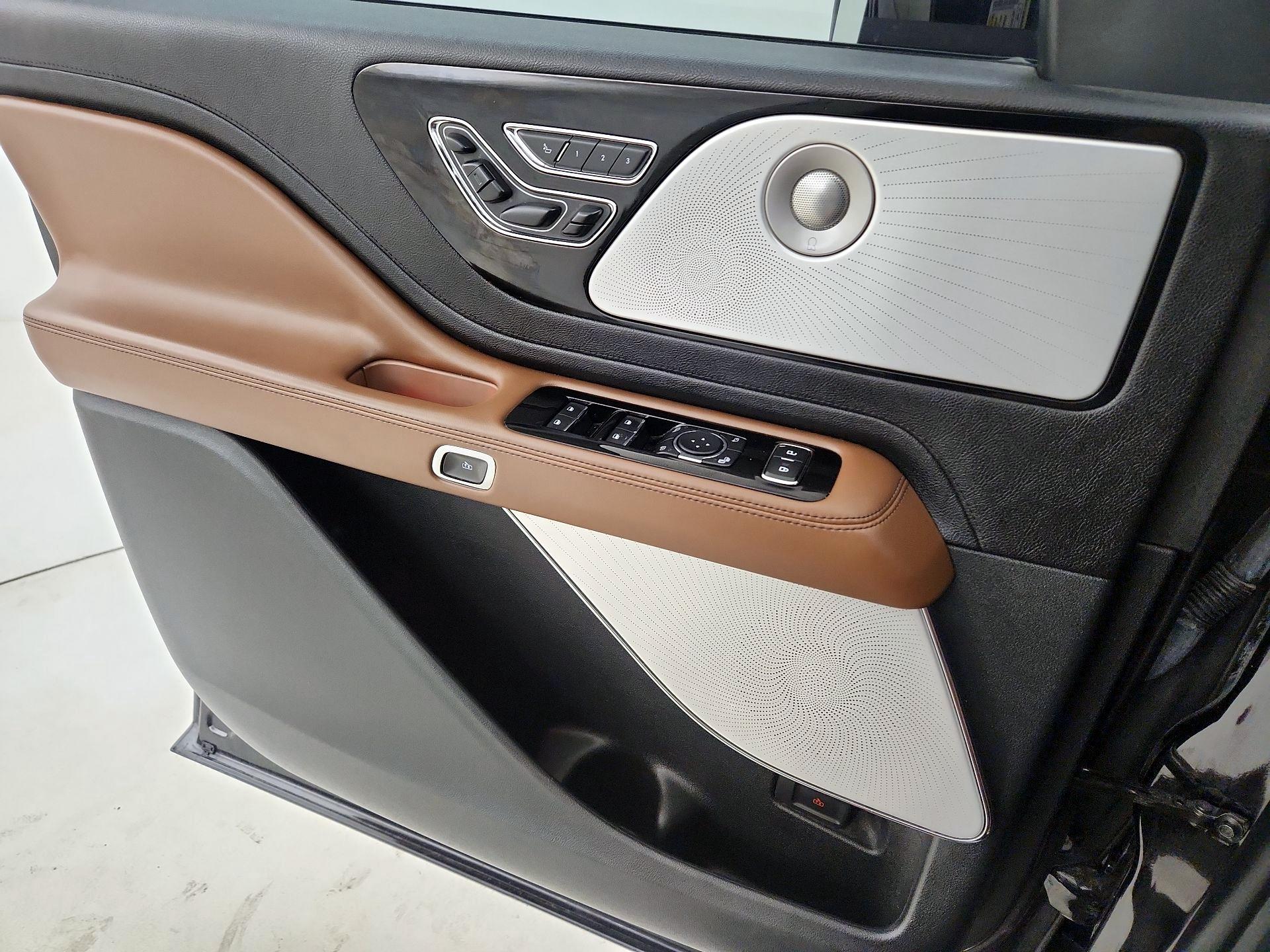 Thumbnail: 2022 Lincoln Aviator - 12