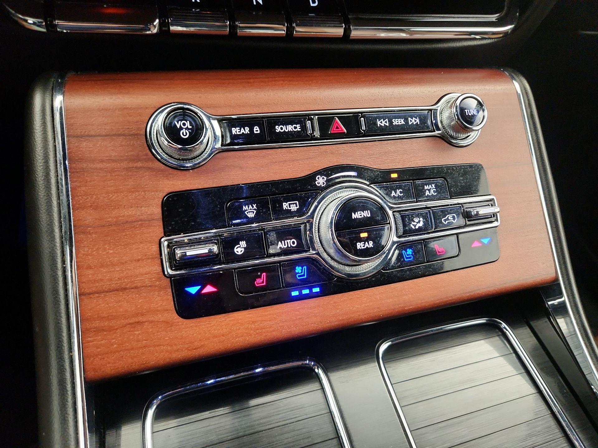 Thumbnail: 2022 Lincoln Aviator - 17