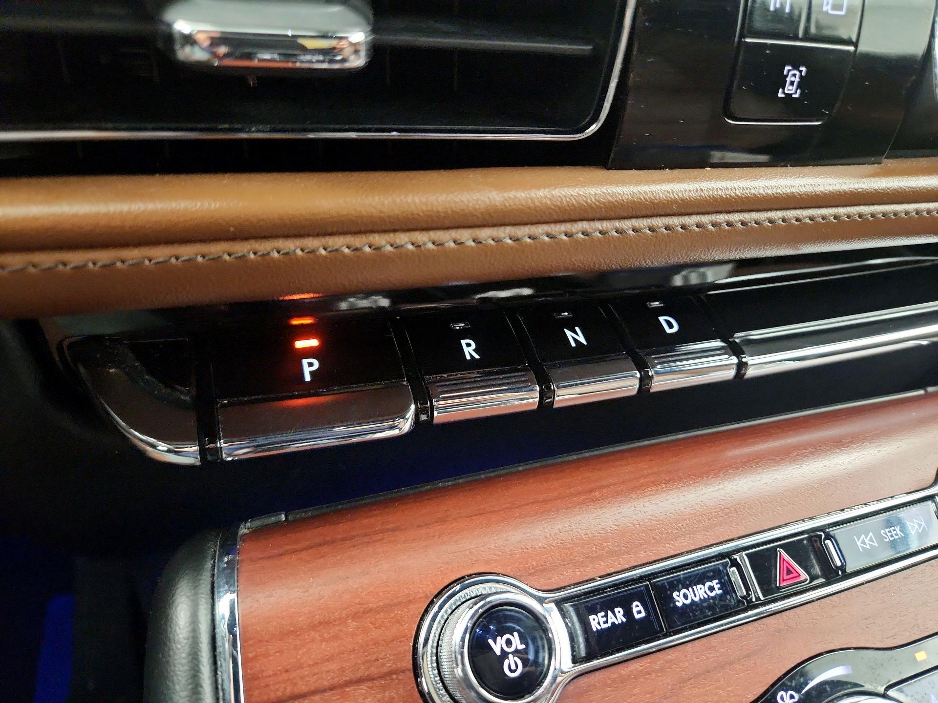 Thumbnail: 2022 Lincoln Aviator - 18