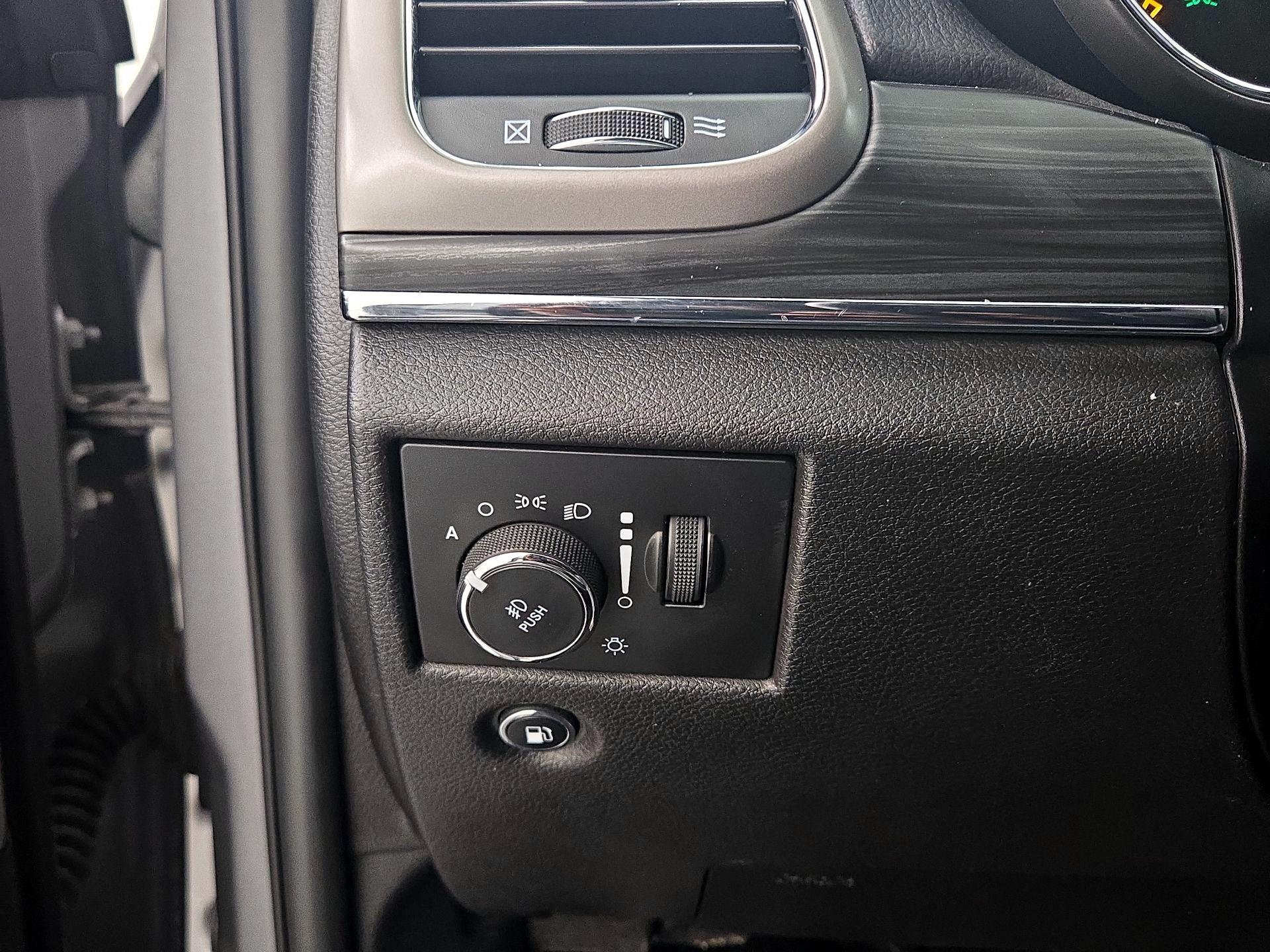 Thumbnail: 2019 Jeep Grand Cherokee - 13