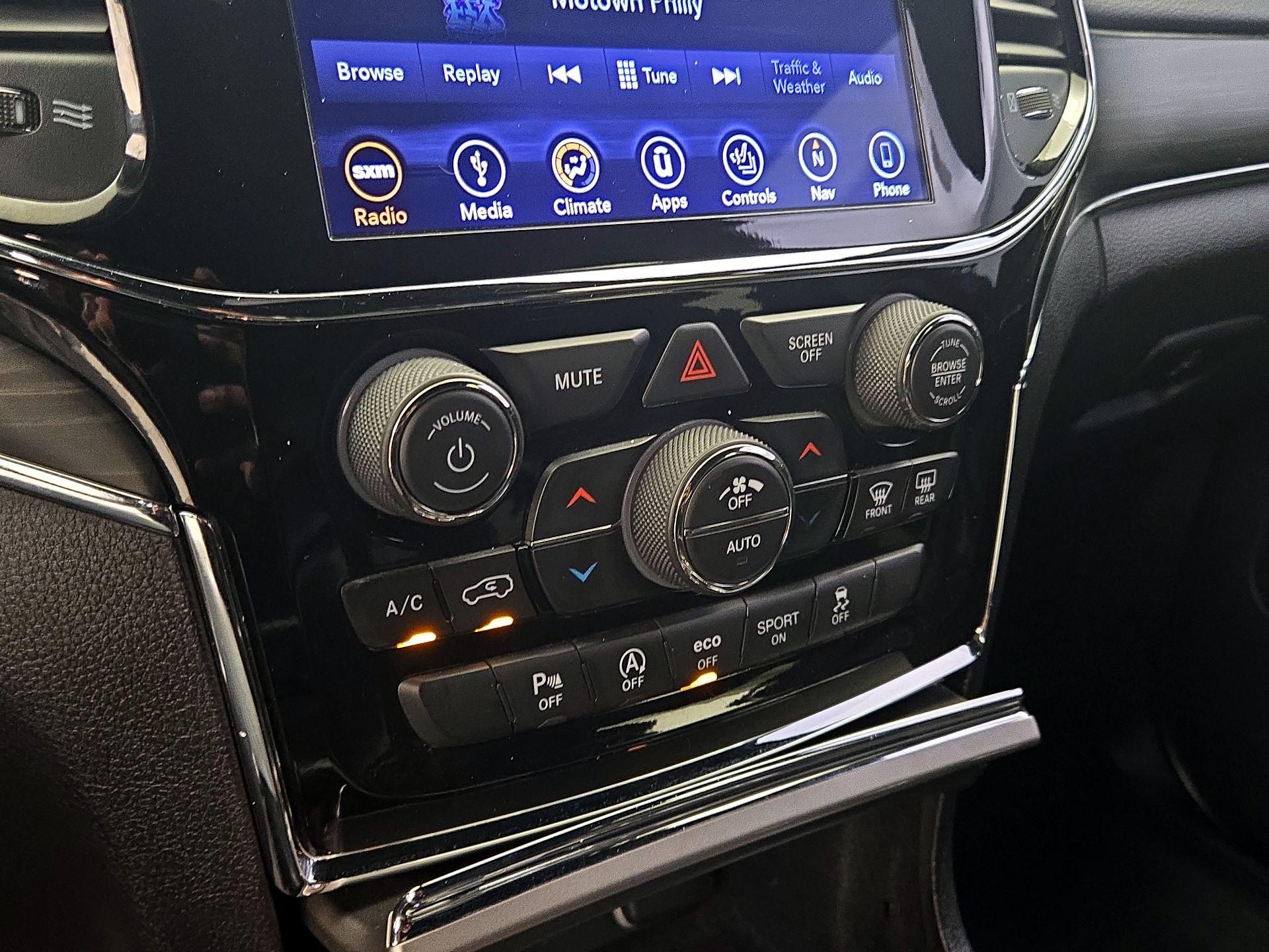 Thumbnail: 2019 Jeep Grand Cherokee - 17