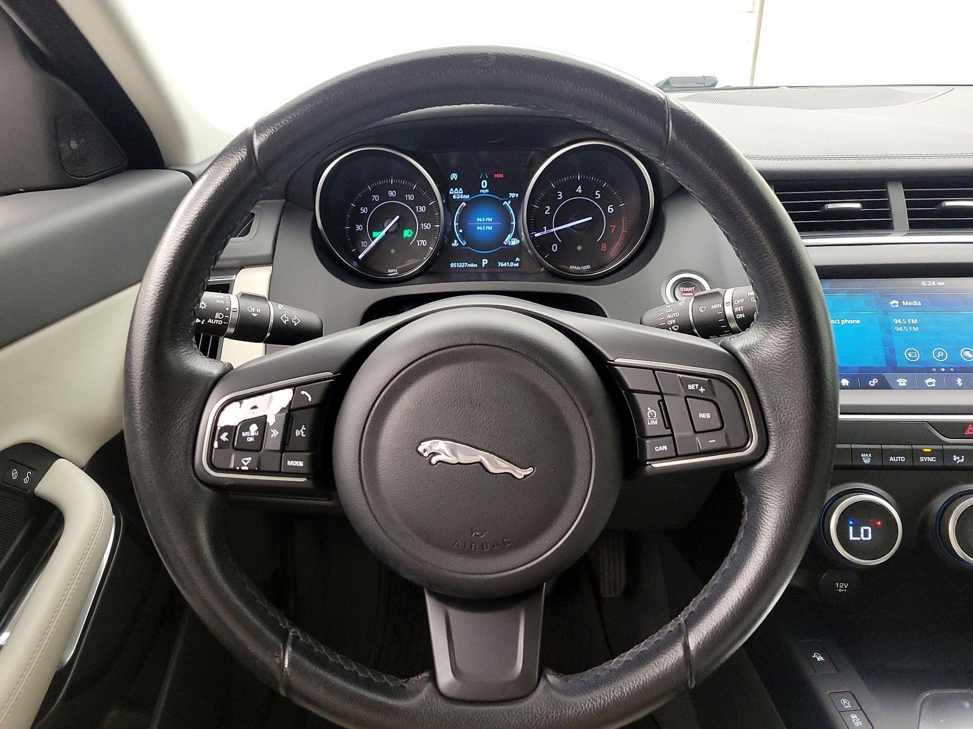 Thumbnail: 2020 Jaguar E-Pace - 10