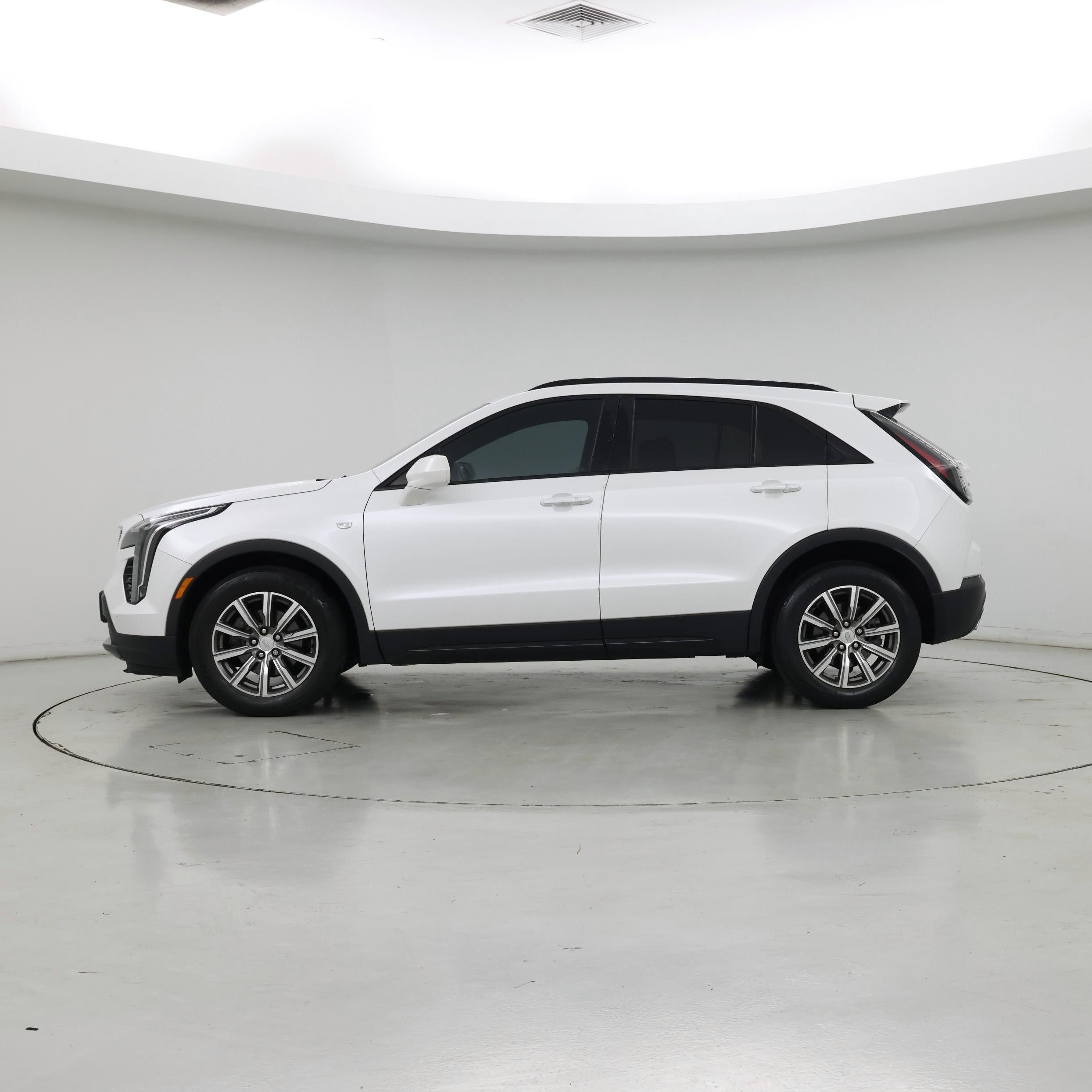 Thumbnail: 2019 Cadillac XT4 - 3