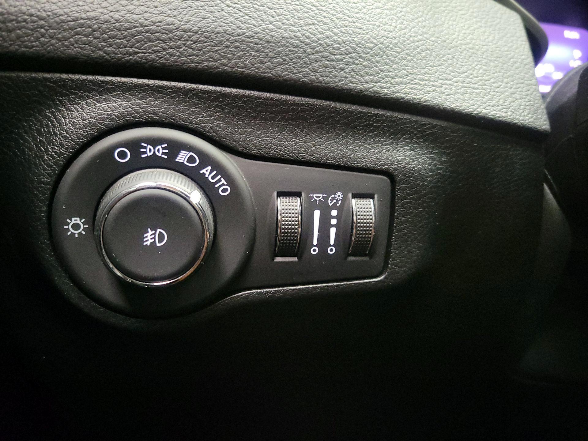 Thumbnail: 2021 Jeep Compass - 13