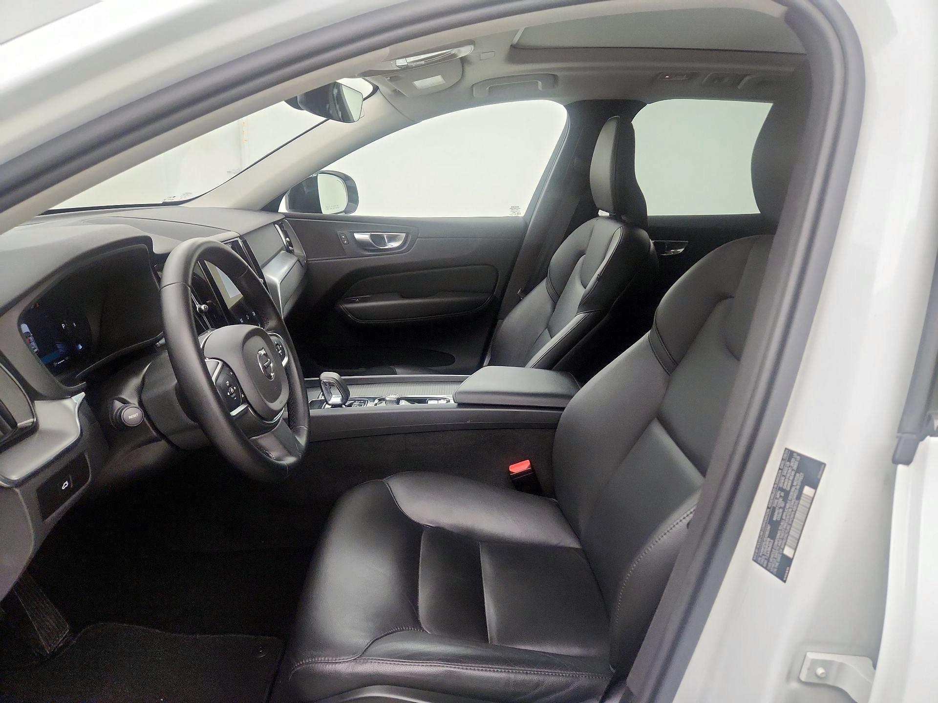 Thumbnail: 2025 Volvo XC60 - 11