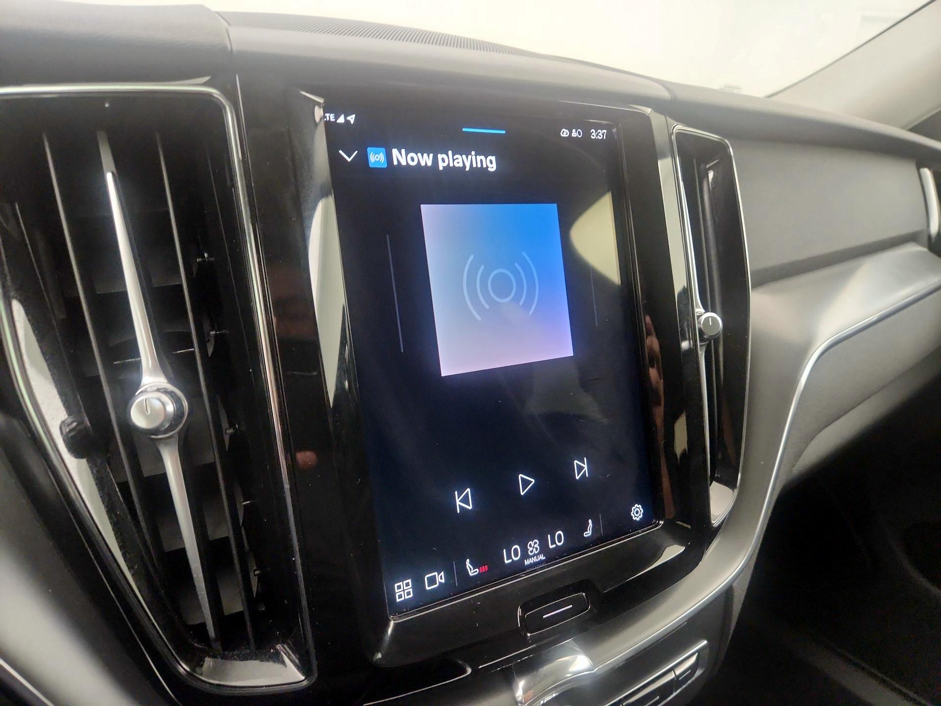 Thumbnail: 2025 Volvo XC60 - 15