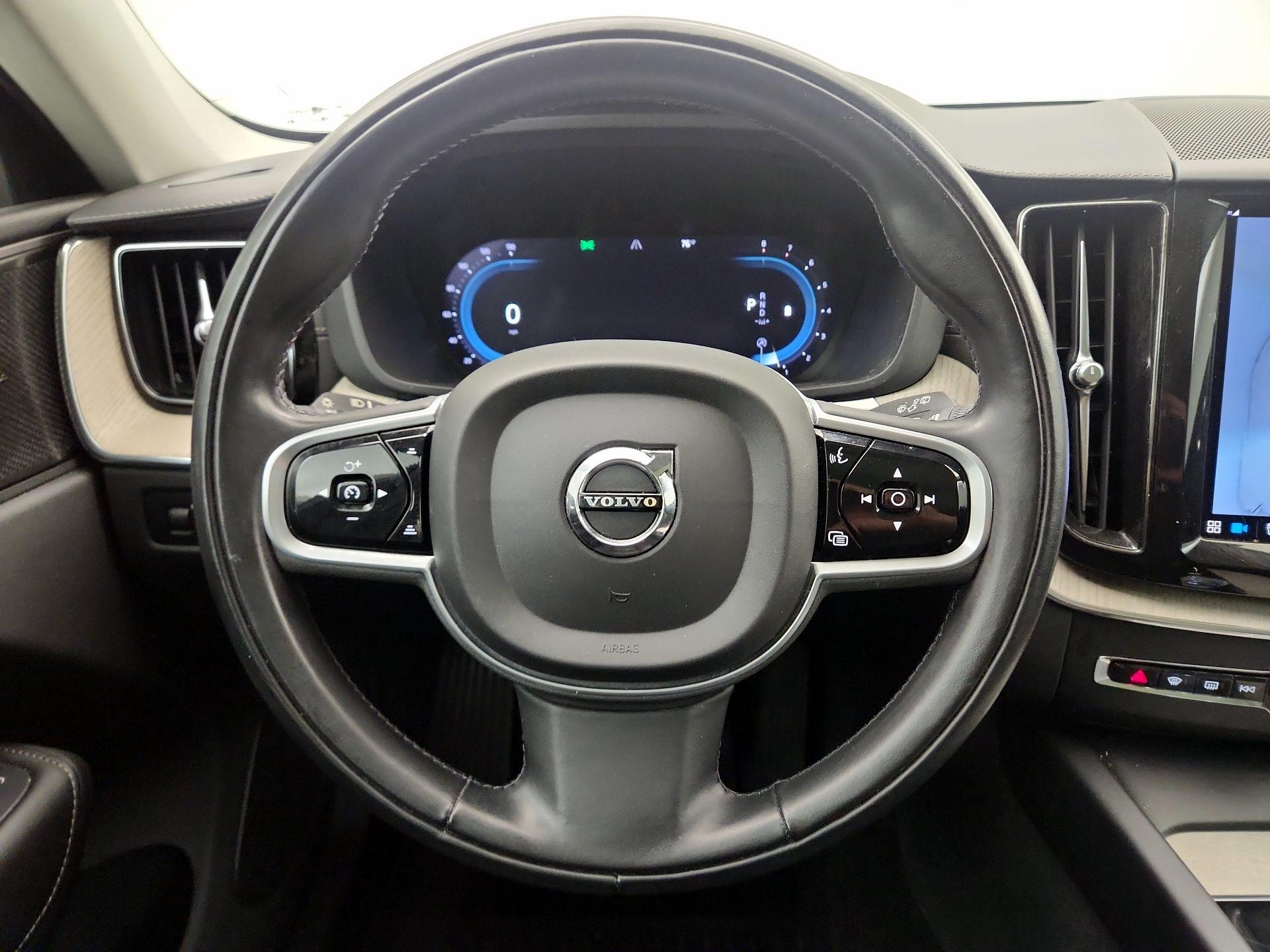Thumbnail: 2022 Volvo XC60 - 10