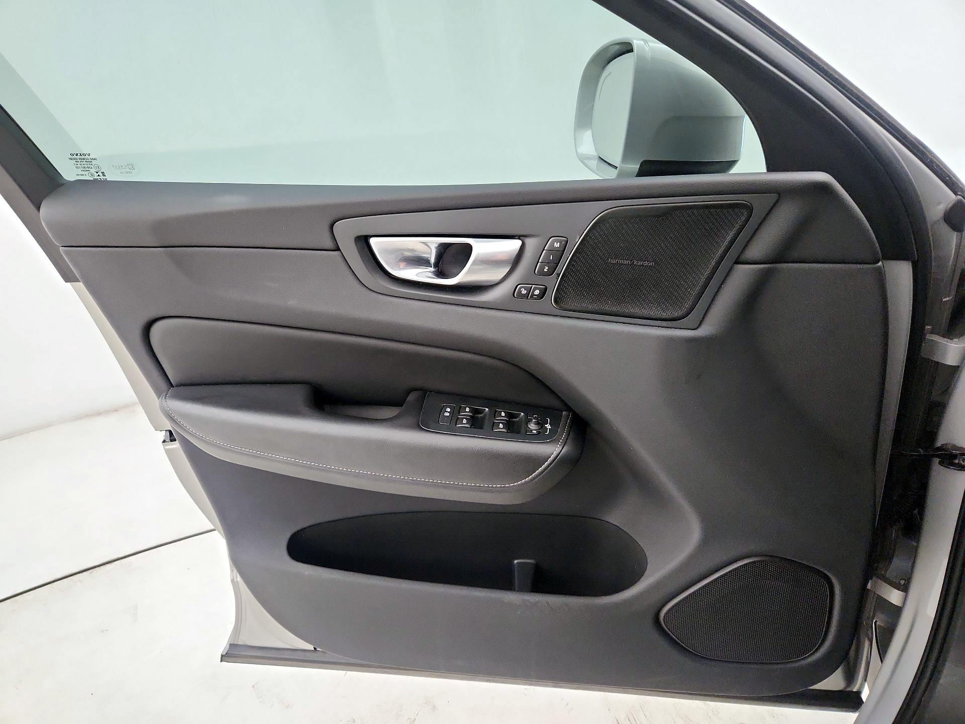 Thumbnail: 2022 Volvo XC60 - 12