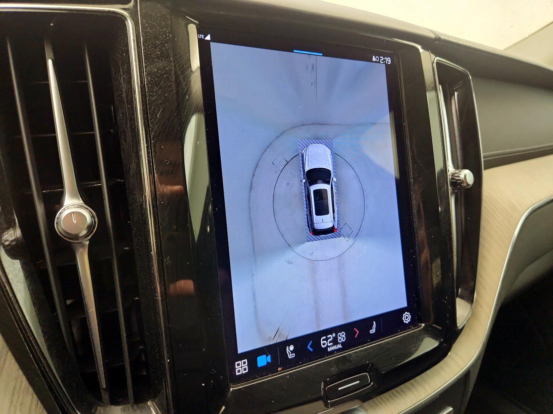 Thumbnail: 2022 Volvo XC60 - 13