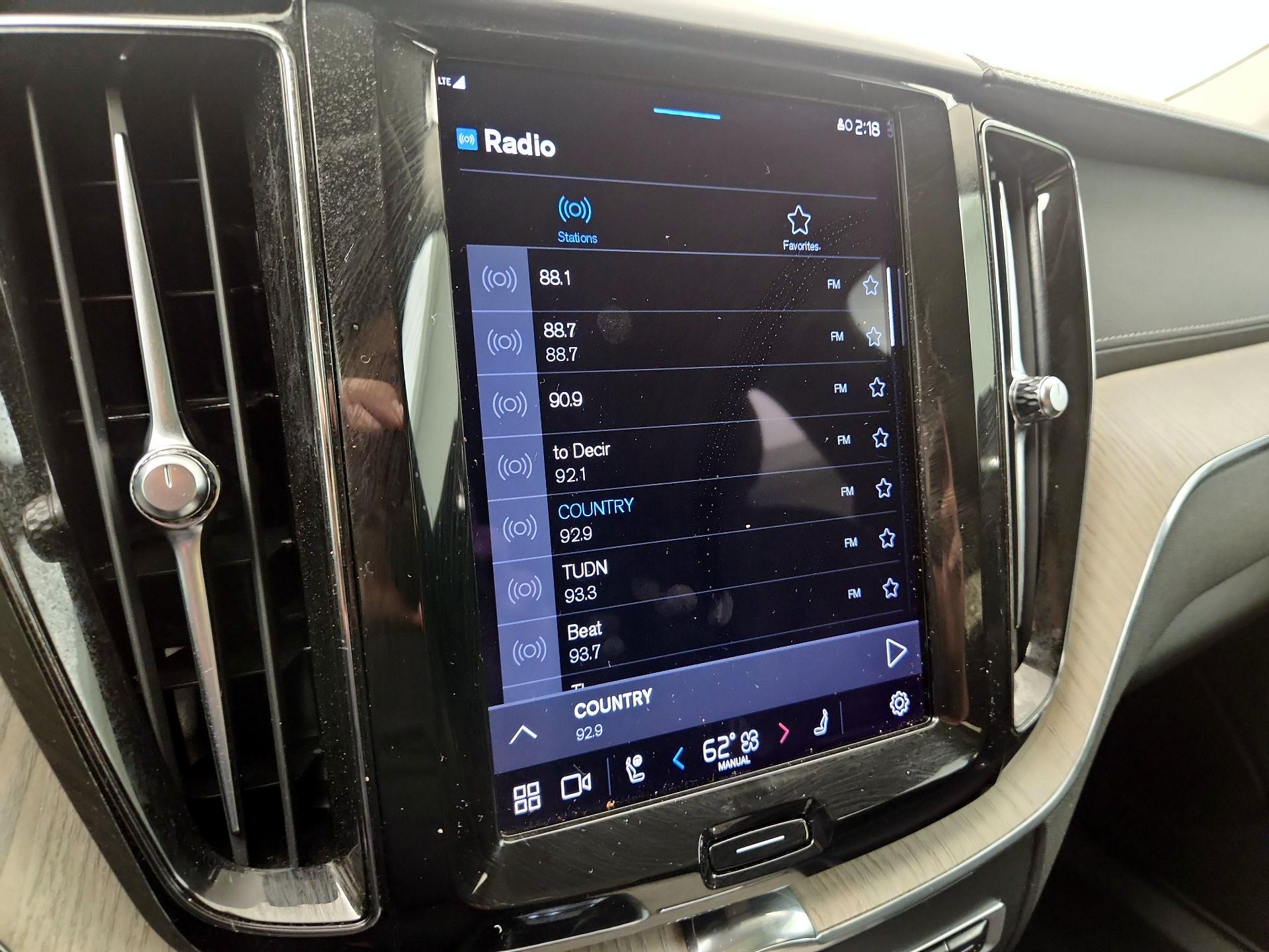 Thumbnail: 2022 Volvo XC60 - 14