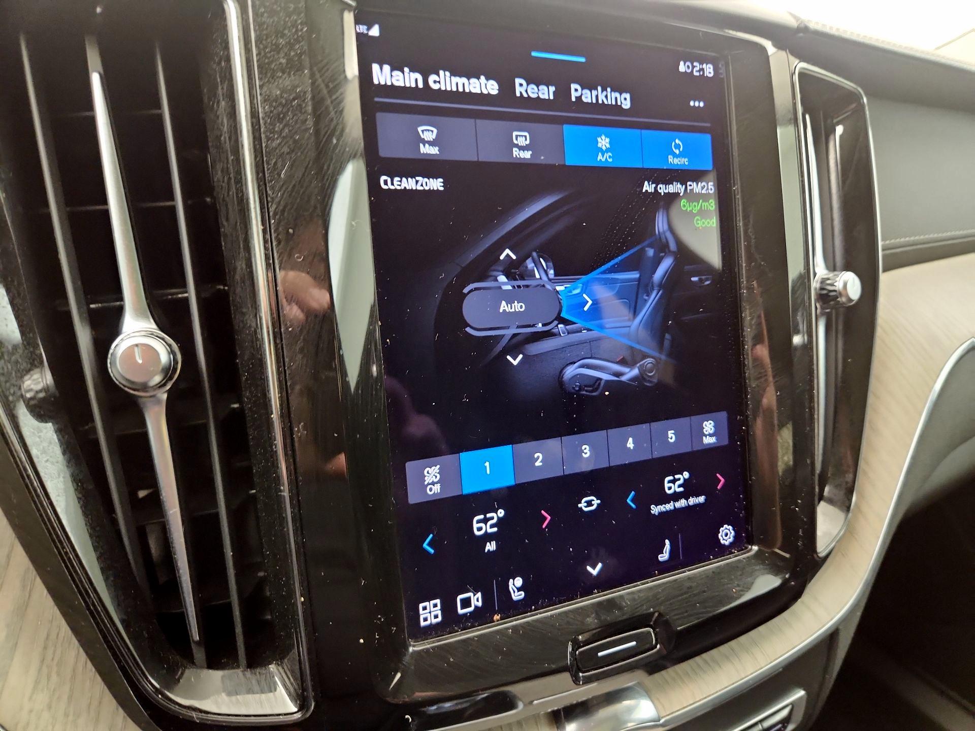 Thumbnail: 2022 Volvo XC60 - 15