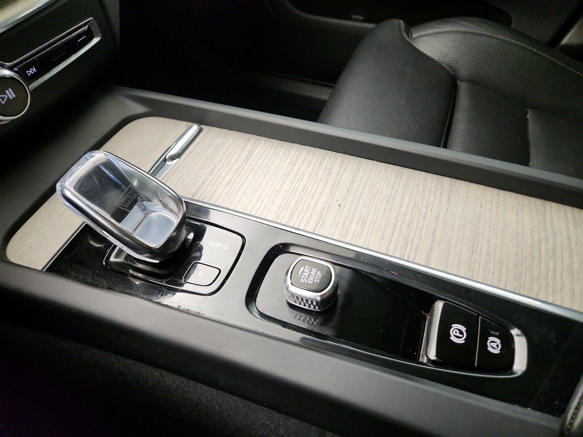 Thumbnail: 2022 Volvo XC60 - 16