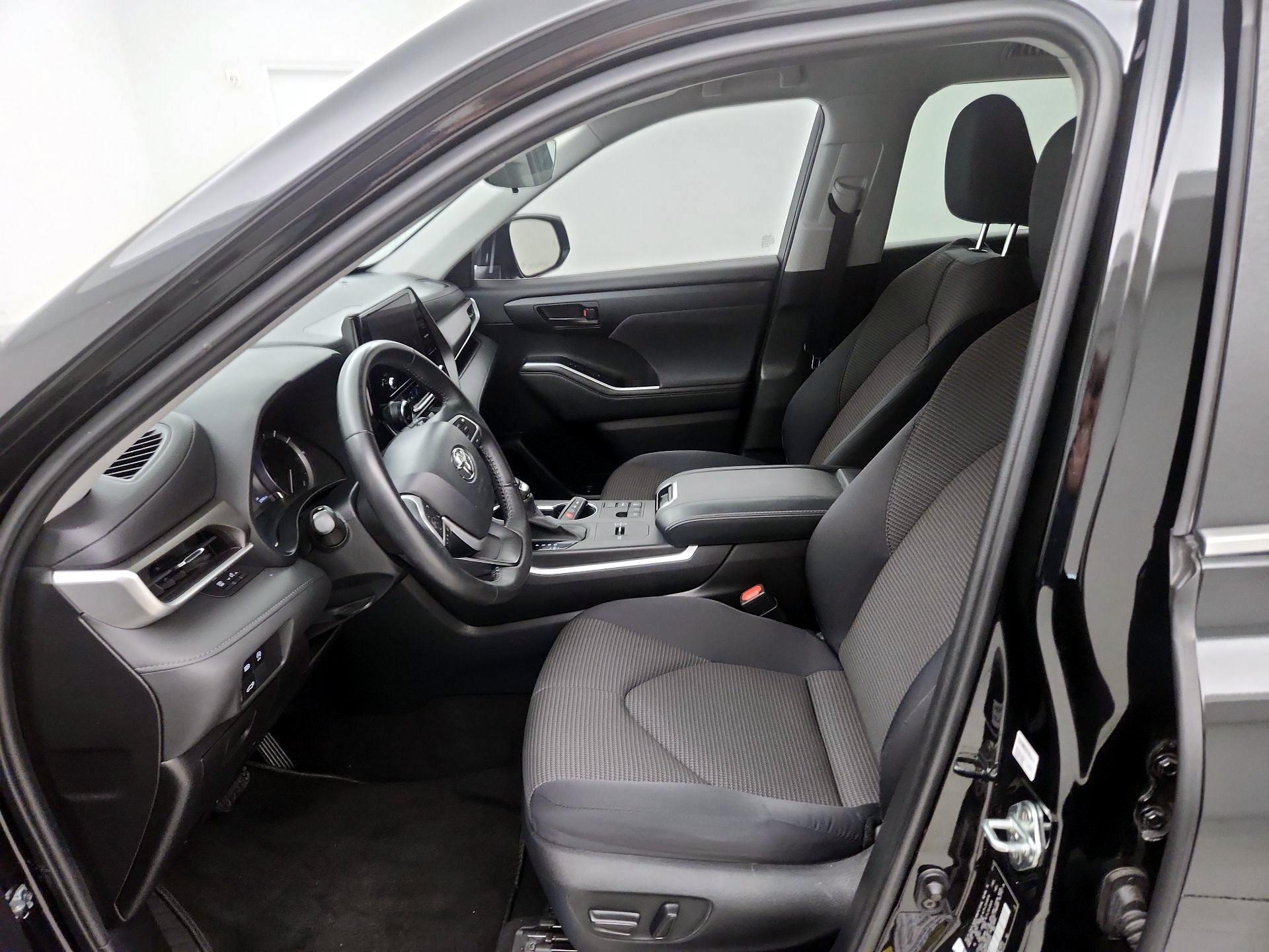 Thumbnail: 2023 Toyota Highlander - 11