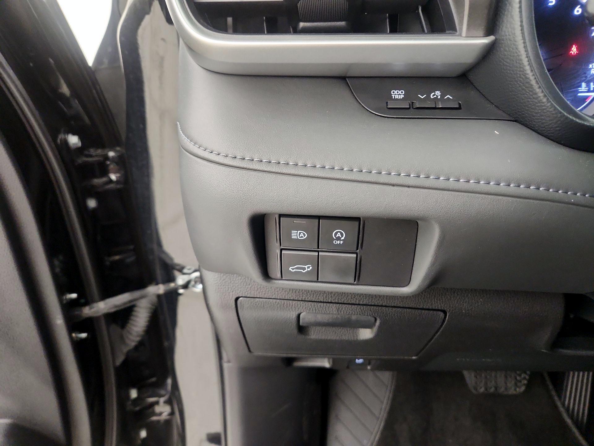 Thumbnail: 2023 Toyota Highlander - 13