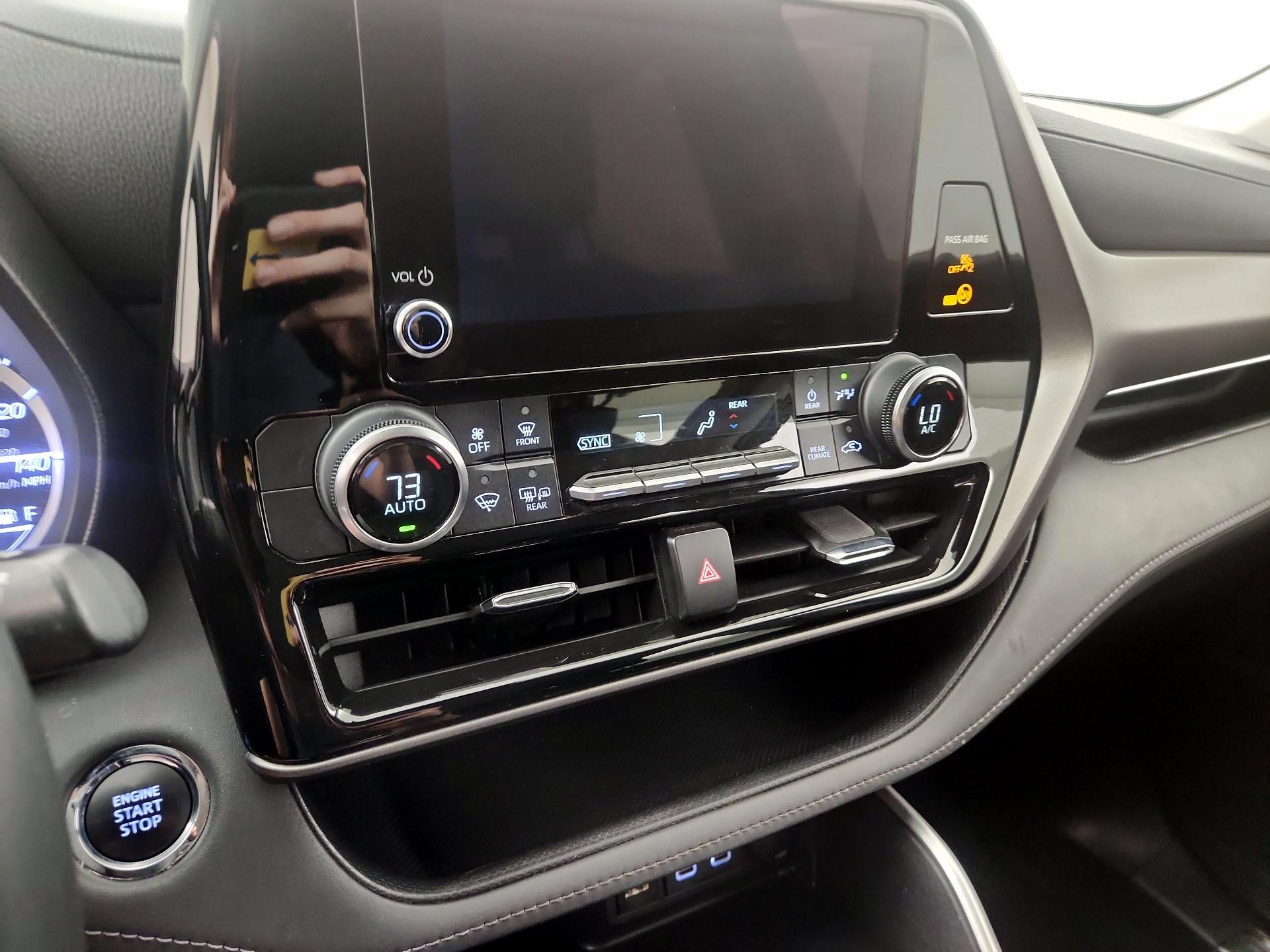 Thumbnail: 2023 Toyota Highlander - 16