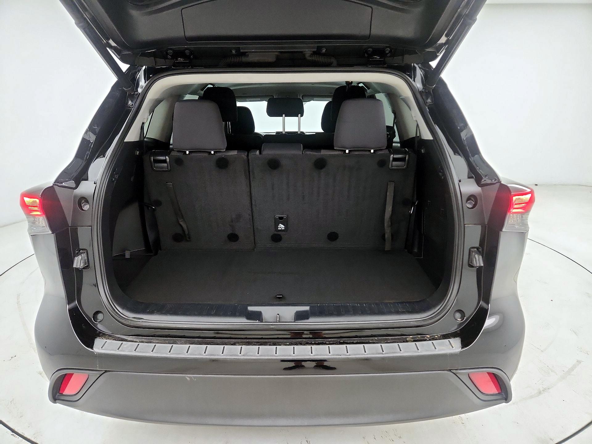 Thumbnail: 2023 Toyota Highlander - 20