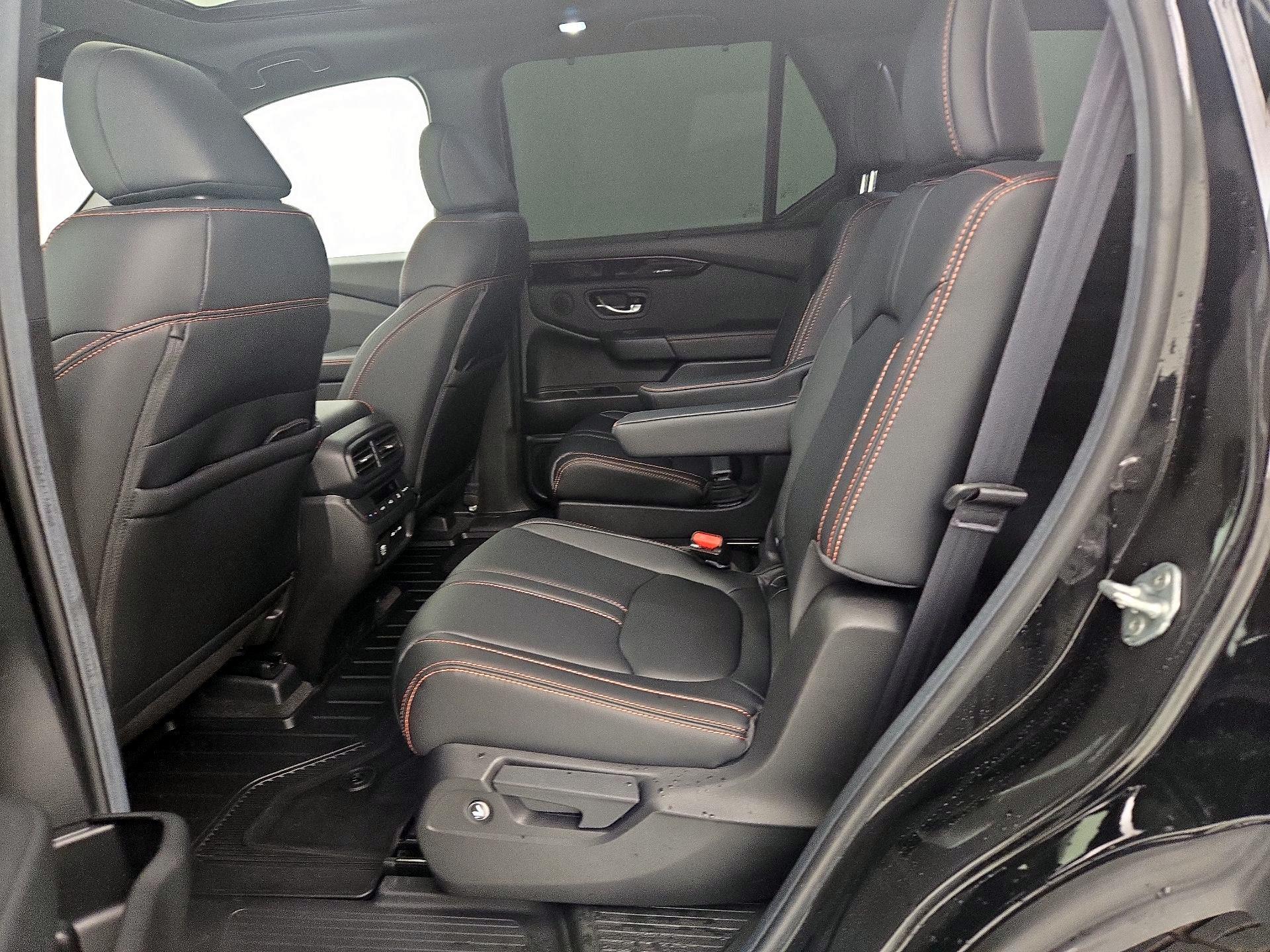 Thumbnail: 2025 Honda Pilot - 20