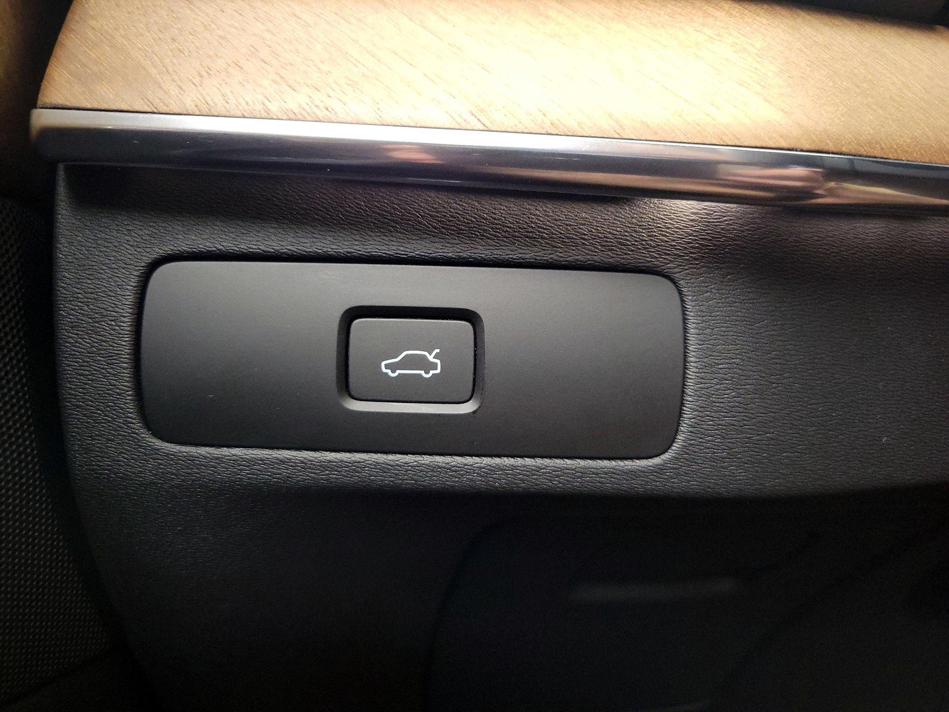 Thumbnail: 2023 Volvo XC90 - 13