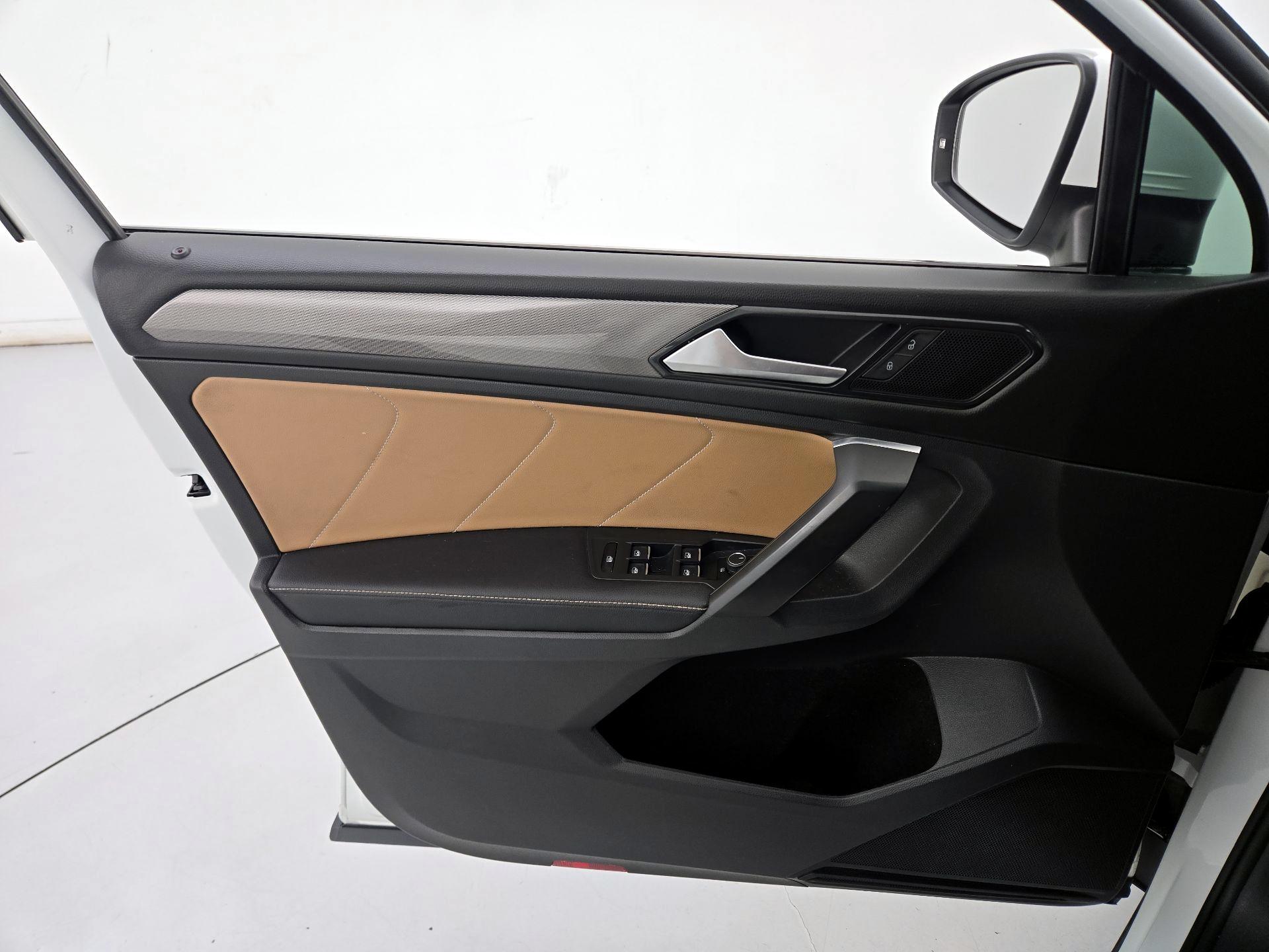 Thumbnail: 2022 Volkswagen Tiguan - 12