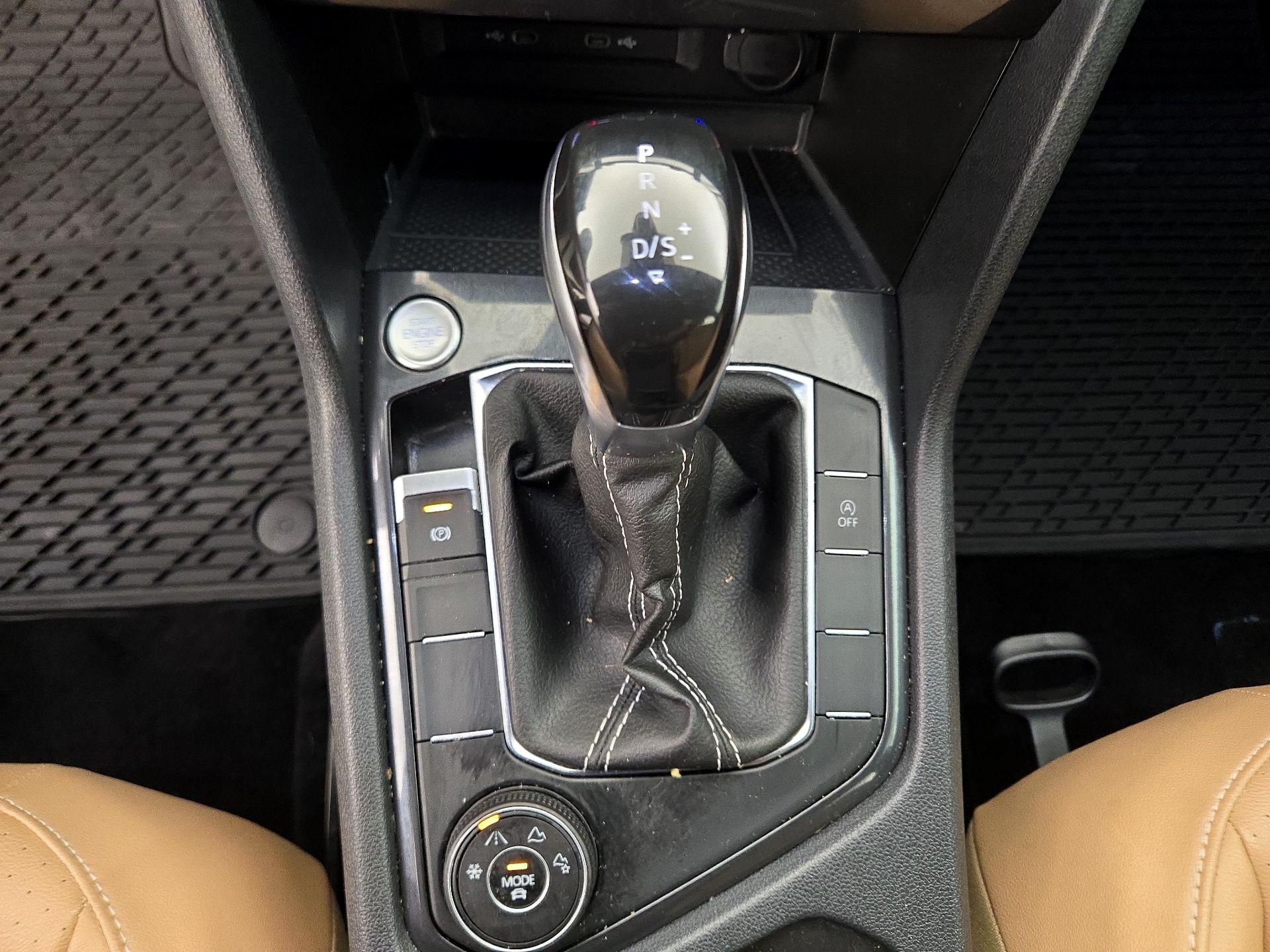 Thumbnail: 2022 Volkswagen Tiguan - 17