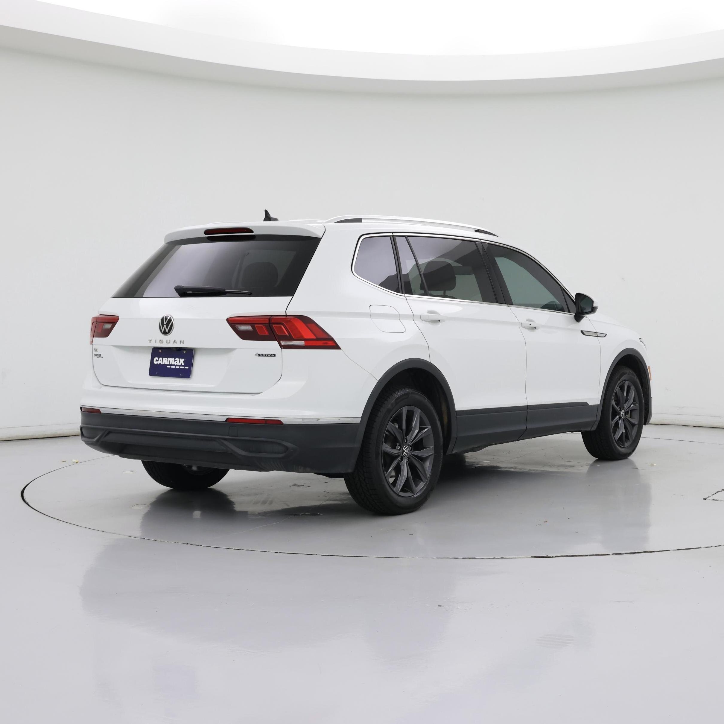 Thumbnail: 2022 Volkswagen Tiguan - 8