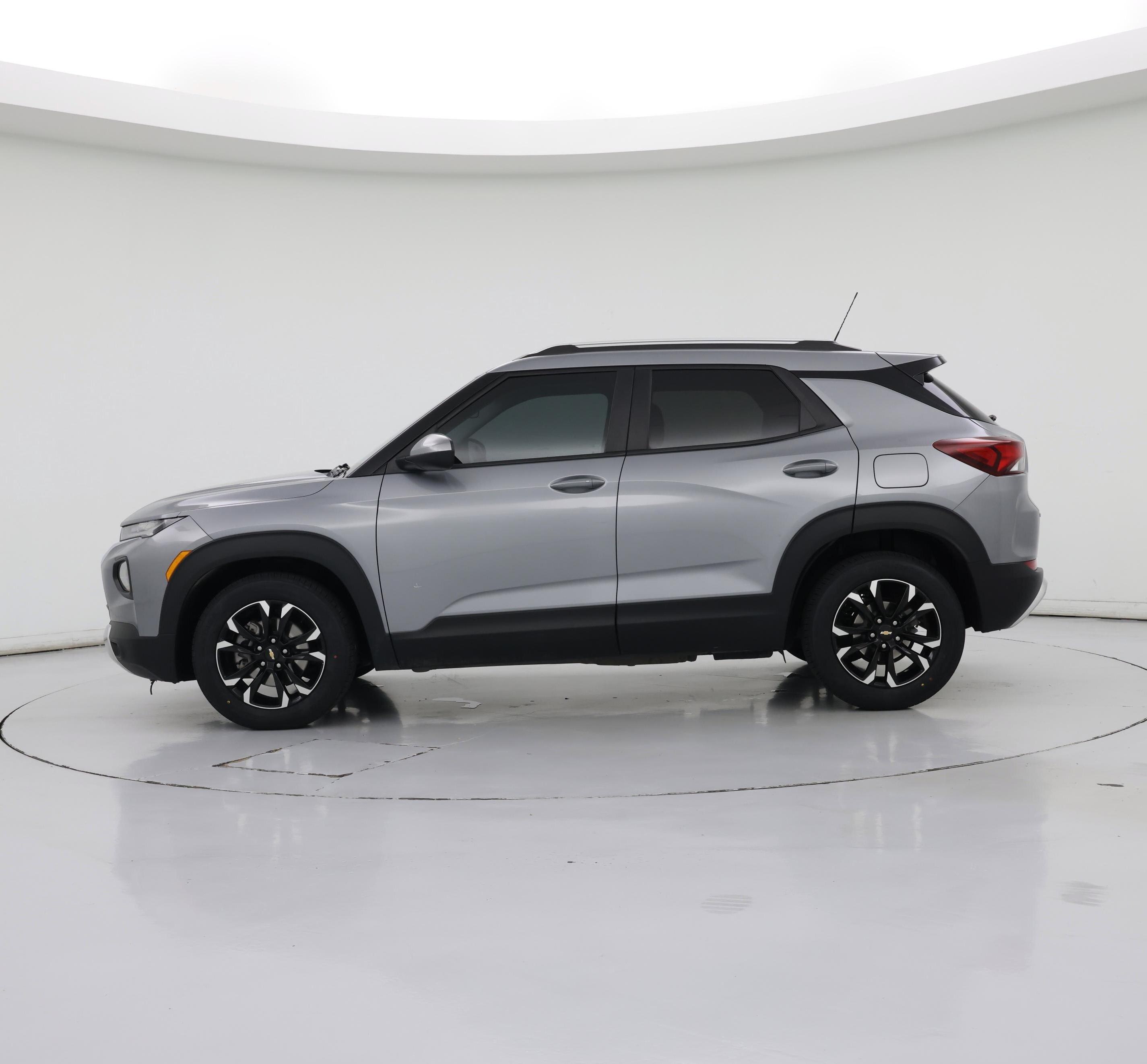 Thumbnail: 2023 Chevrolet TrailBlazer - 3