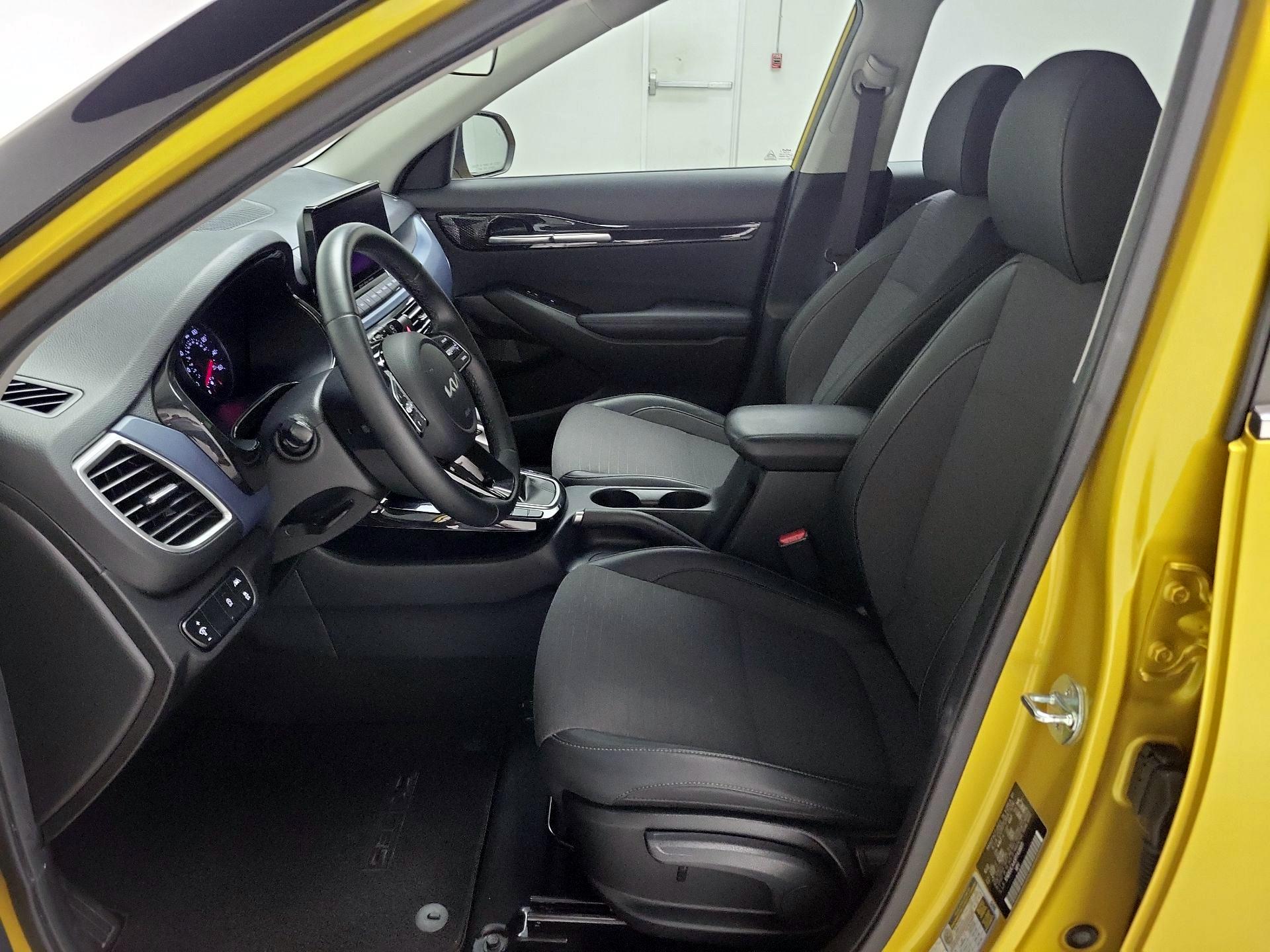 Thumbnail: 2023 Kia Seltos - 11