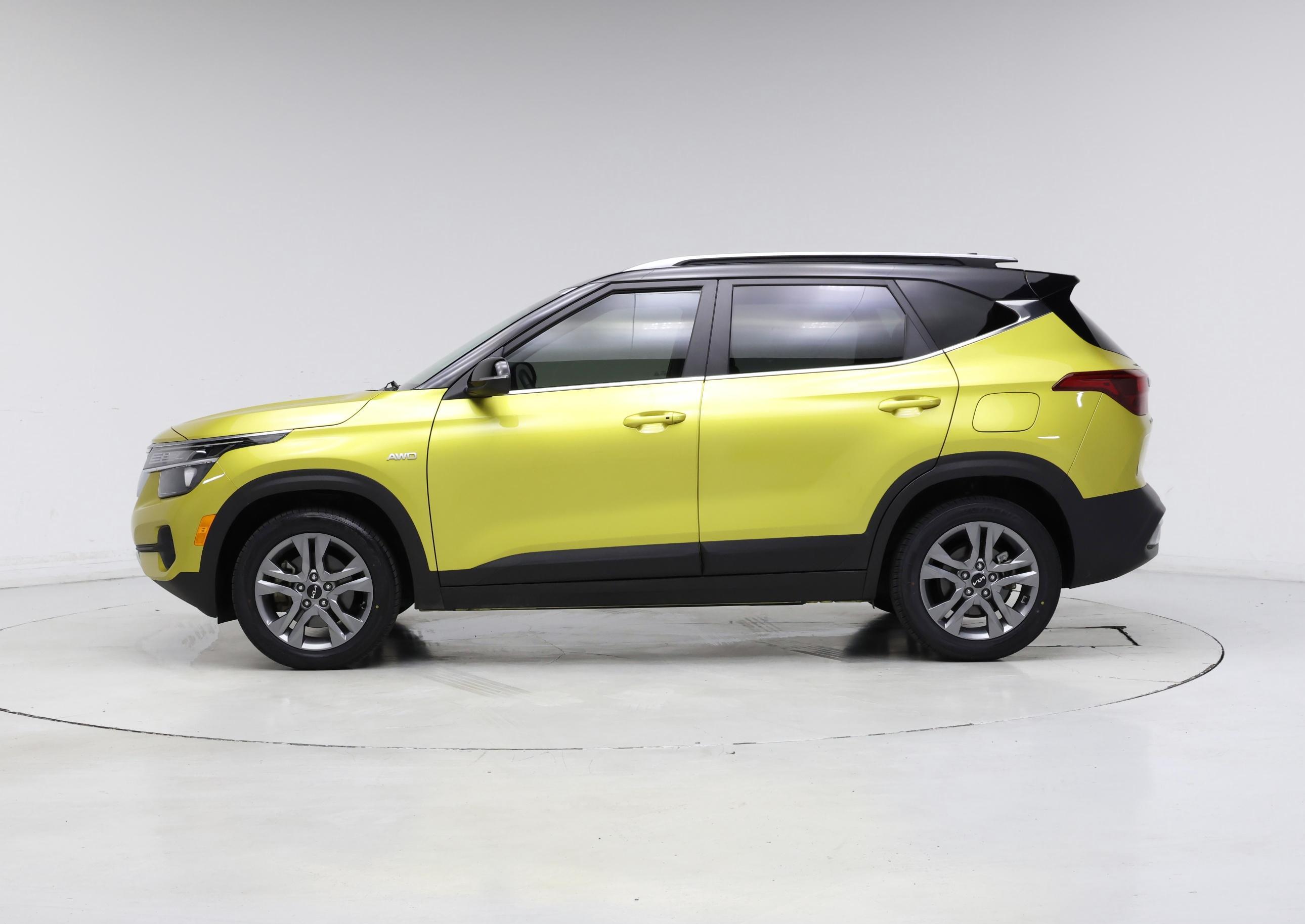 Thumbnail: 2023 Kia Seltos - 3