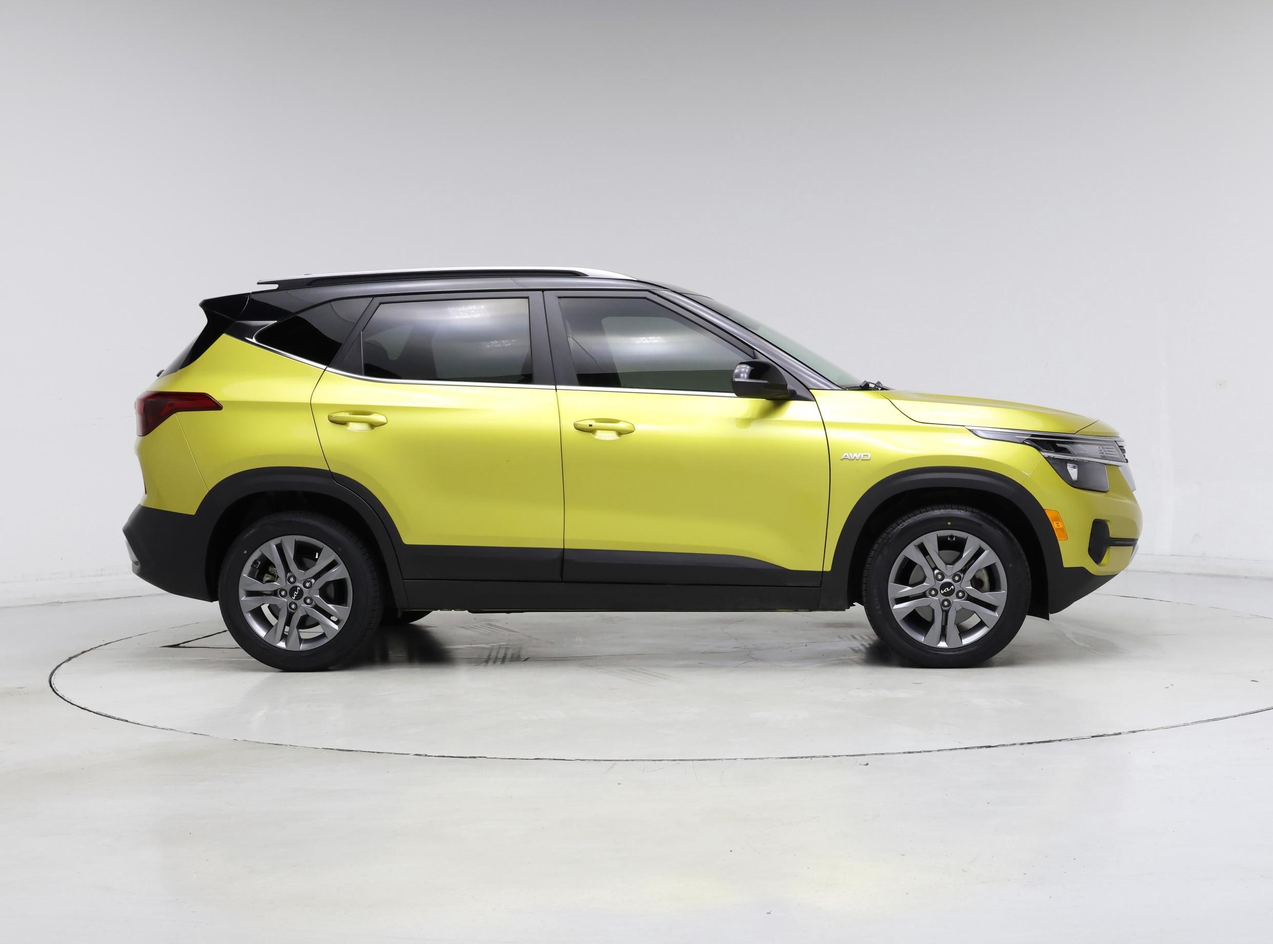 Thumbnail: 2023 Kia Seltos - 7