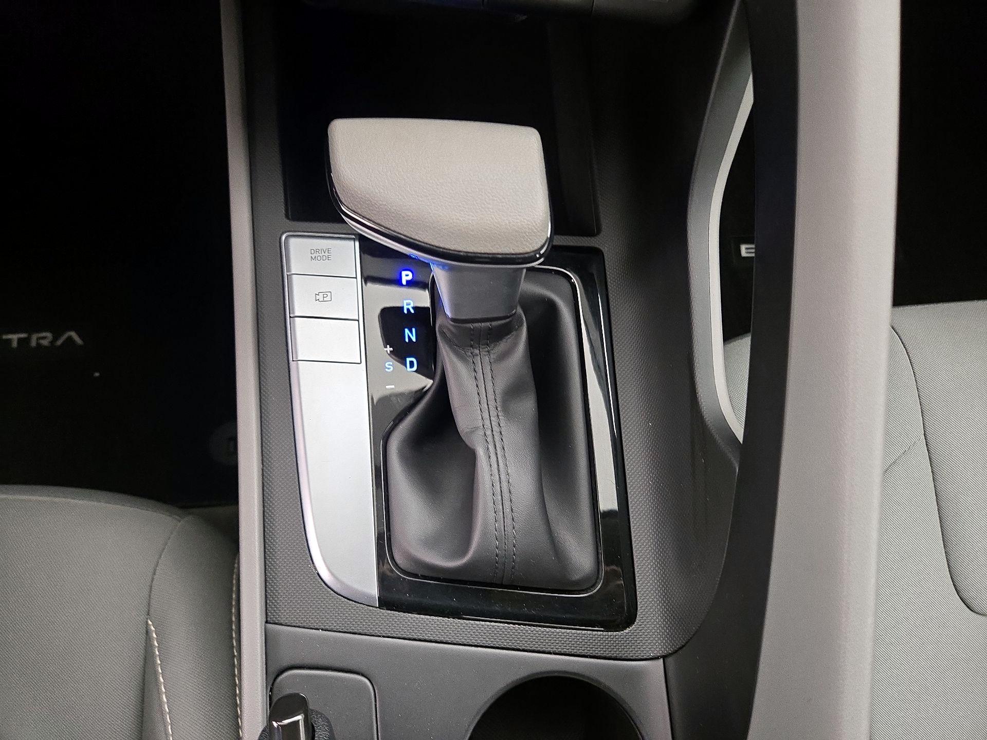 Thumbnail: 2022 Hyundai Elantra - 16