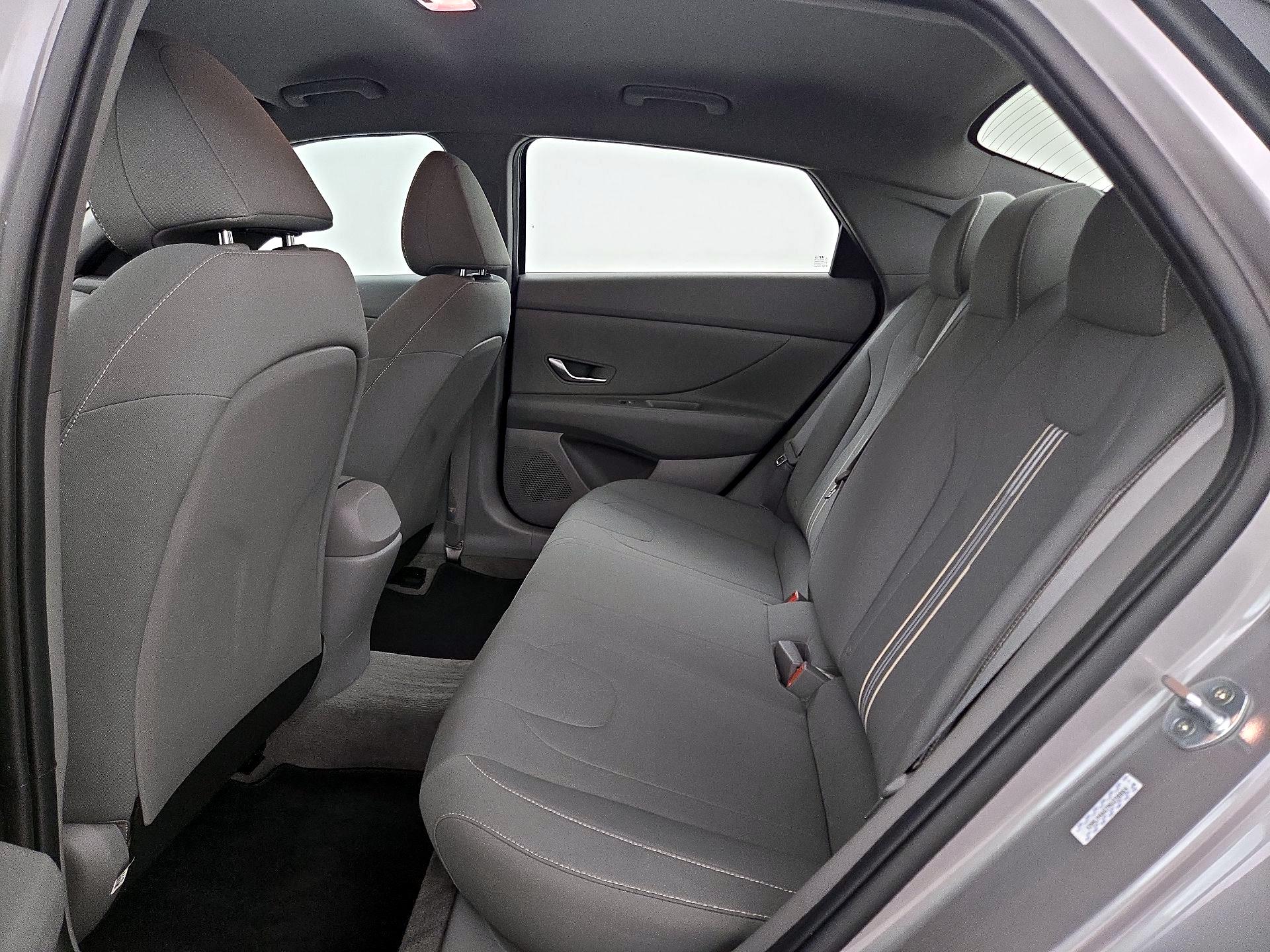 Thumbnail: 2022 Hyundai Elantra - 18