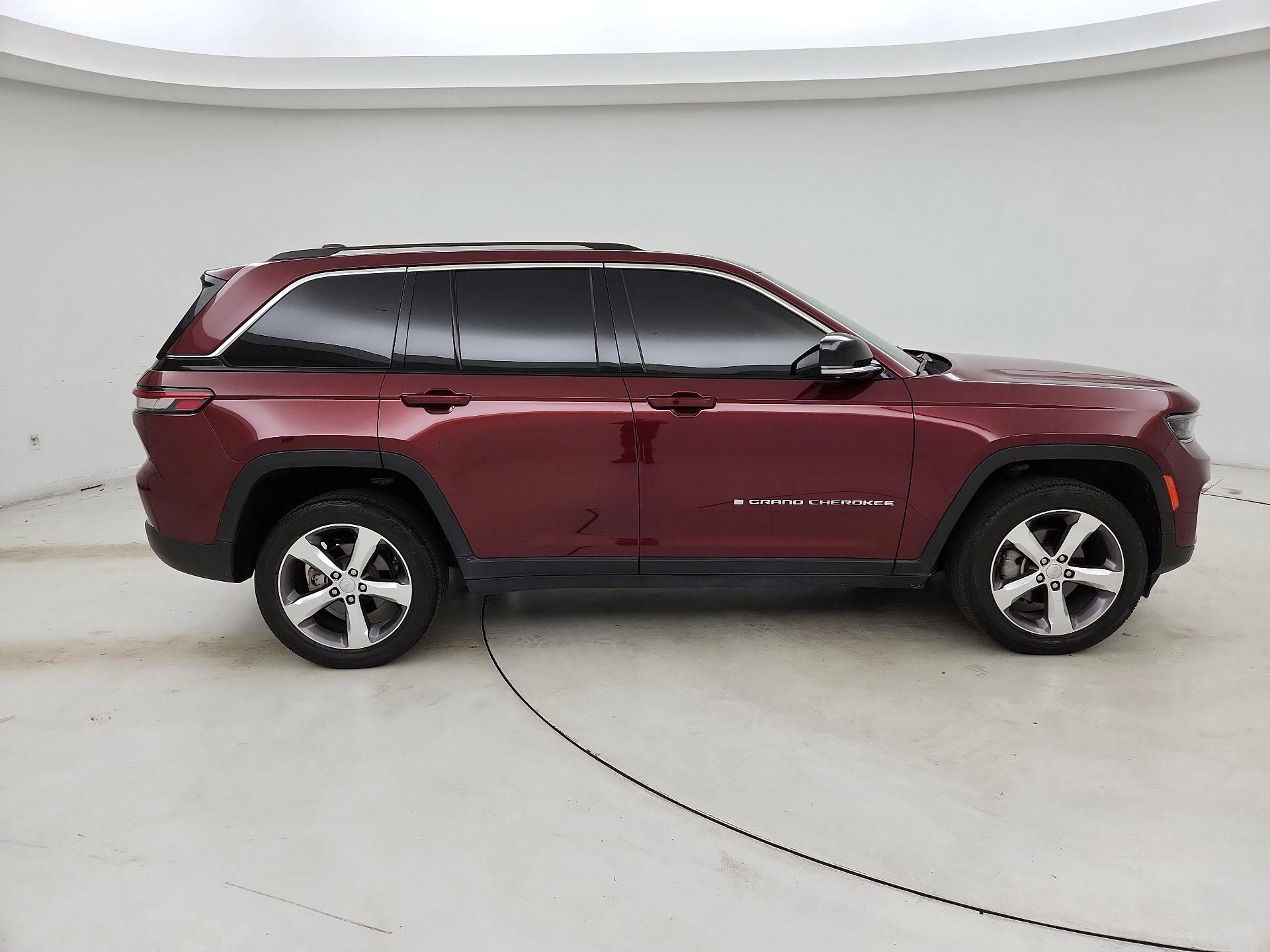 Thumbnail: 2022 Jeep Grand Cherokee - 4