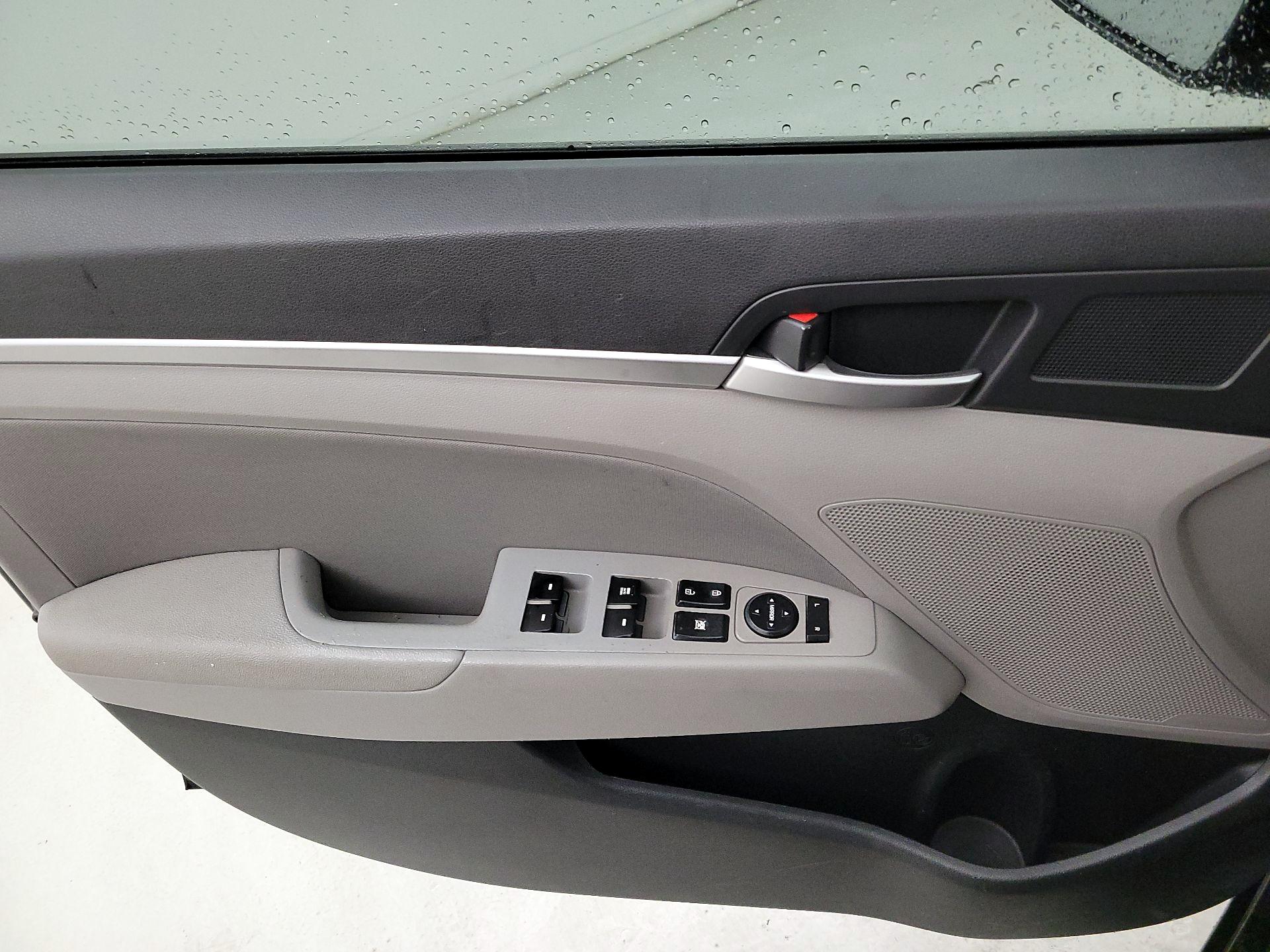 Thumbnail: 2019 Hyundai Elantra - 12