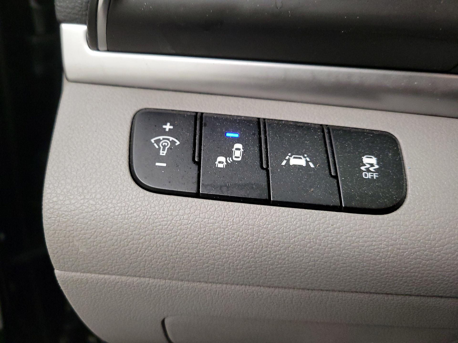 Thumbnail: 2019 Hyundai Elantra - 13