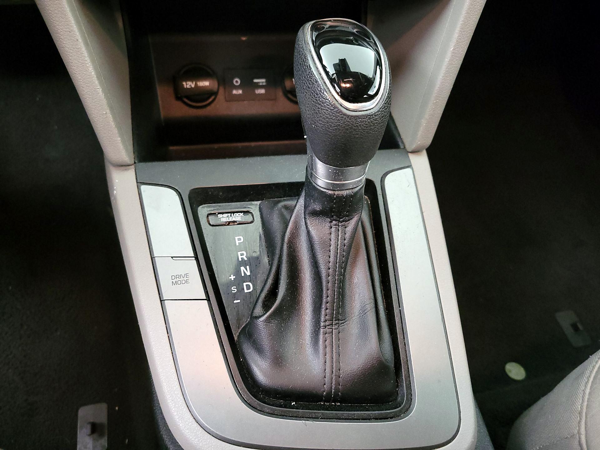 Thumbnail: 2019 Hyundai Elantra - 17