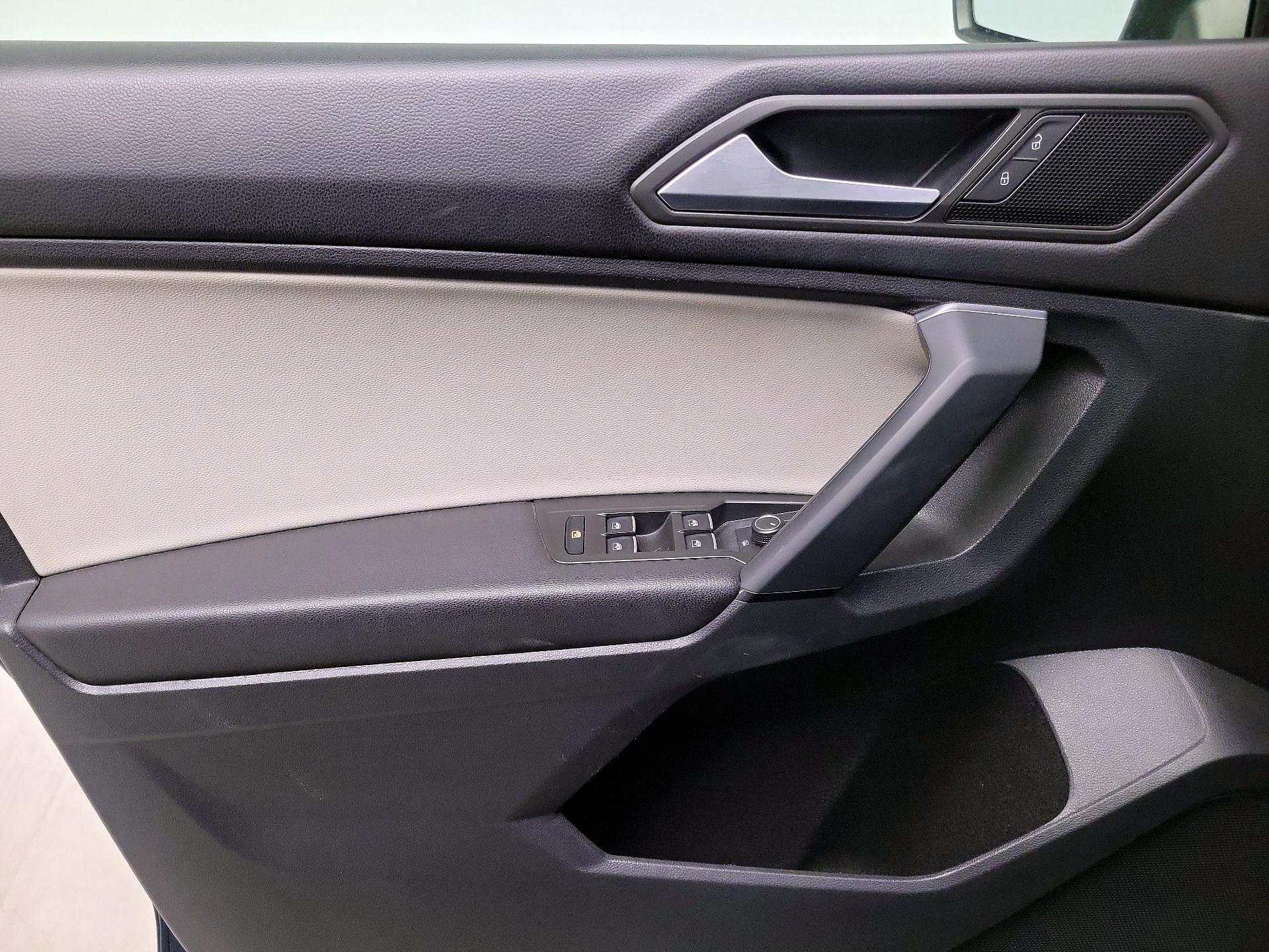 Thumbnail: 2019 Volkswagen Tiguan - 12