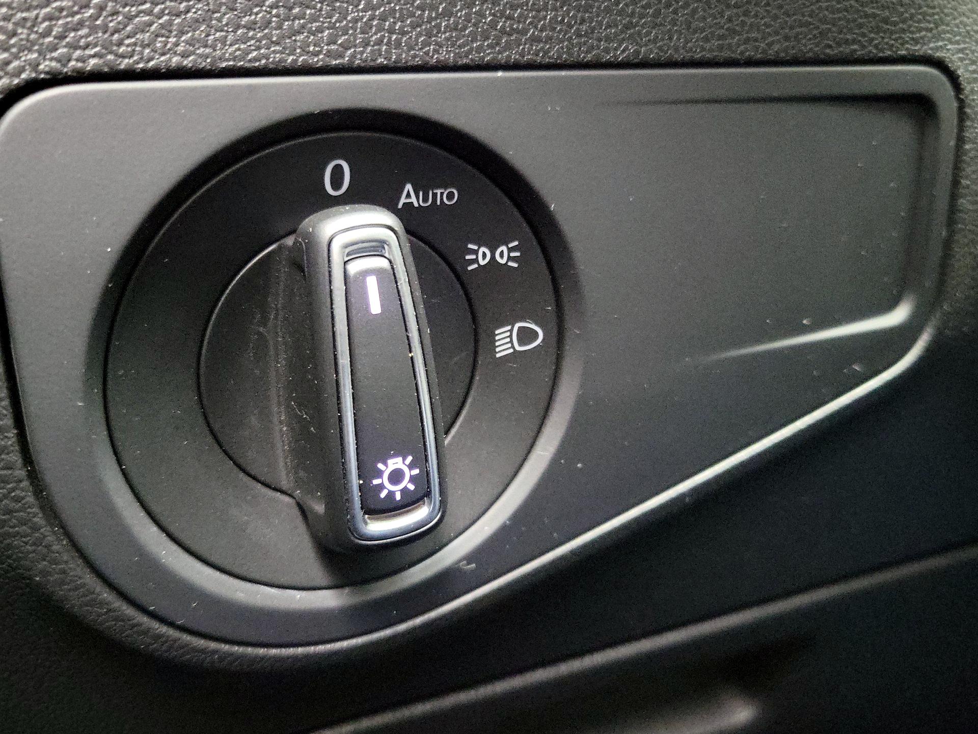 Thumbnail: 2019 Volkswagen Tiguan - 13