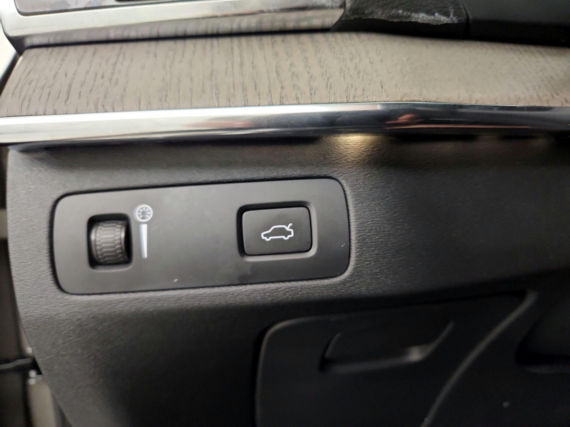 Thumbnail: 2022 Volvo XC90 - 13