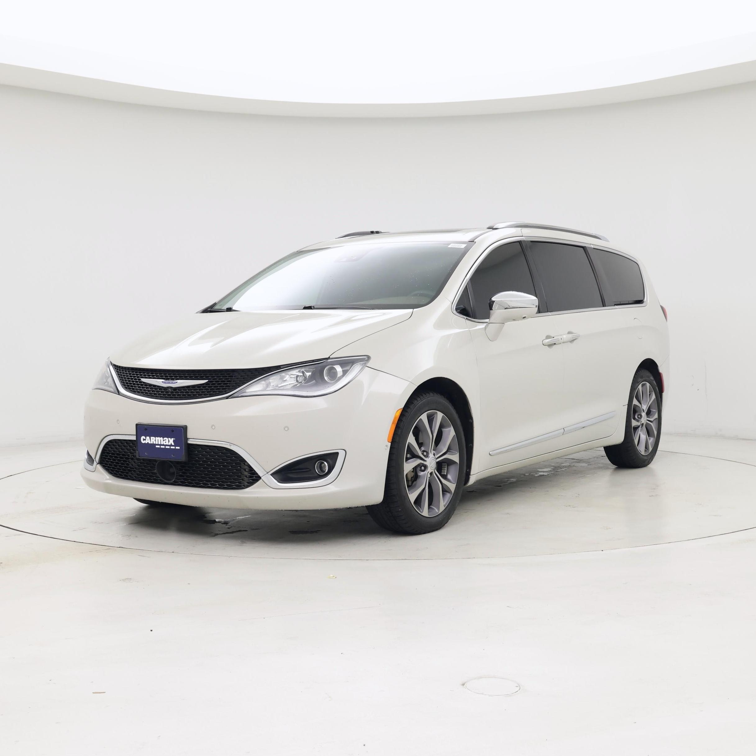 Thumbnail: 2019 Chrysler Pacifica - 4