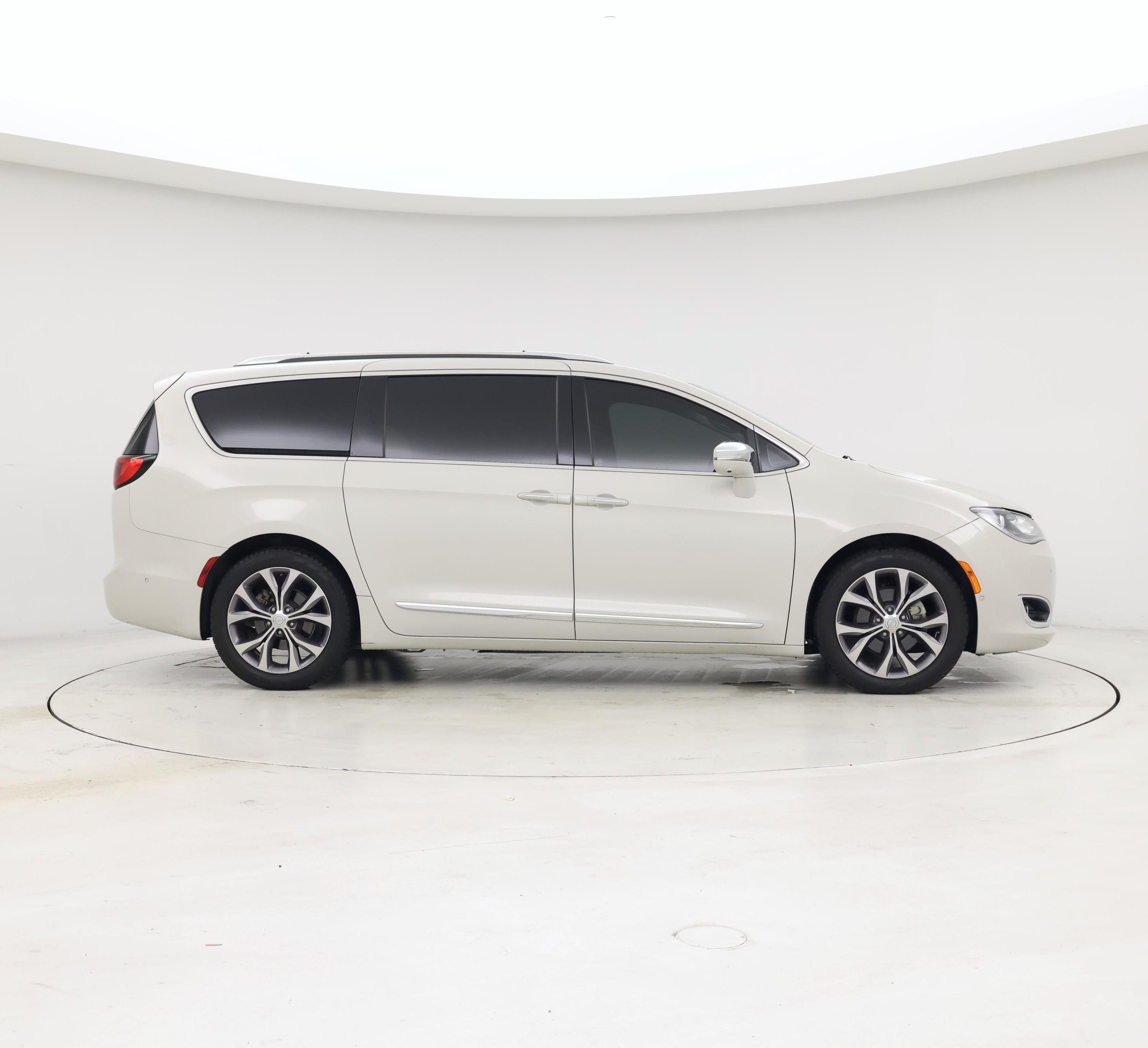 Thumbnail: 2019 Chrysler Pacifica - 7