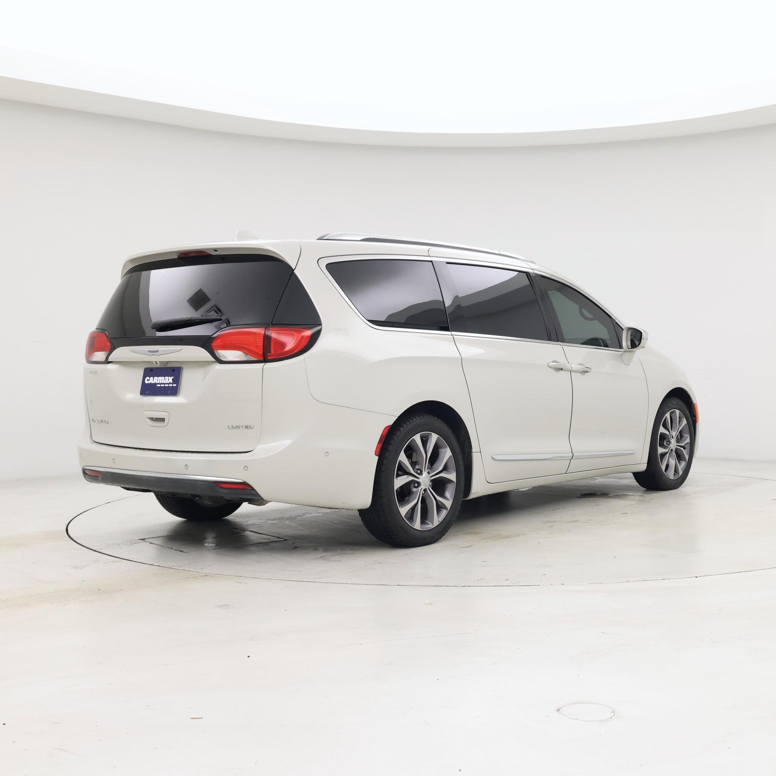 Thumbnail: 2019 Chrysler Pacifica - 8