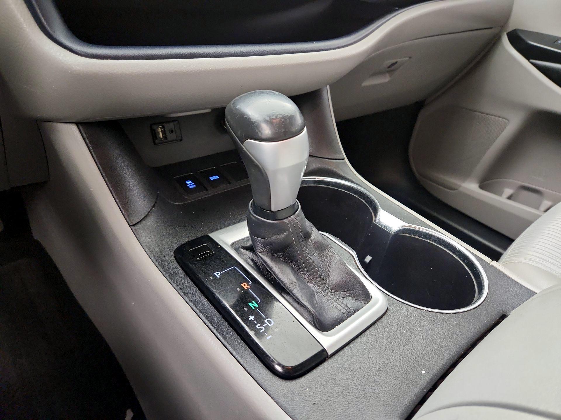 Thumbnail: 2015 Toyota Highlander - 15