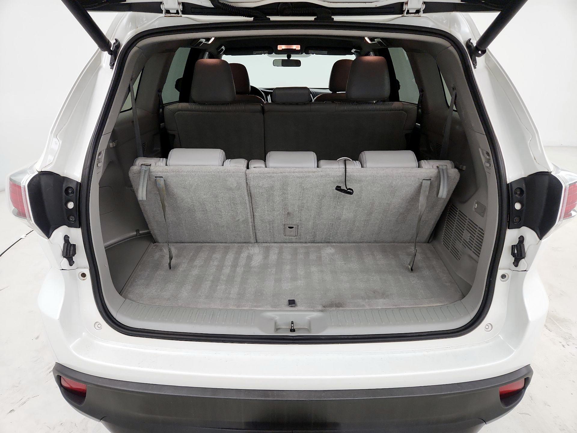 Thumbnail: 2015 Toyota Highlander - 16