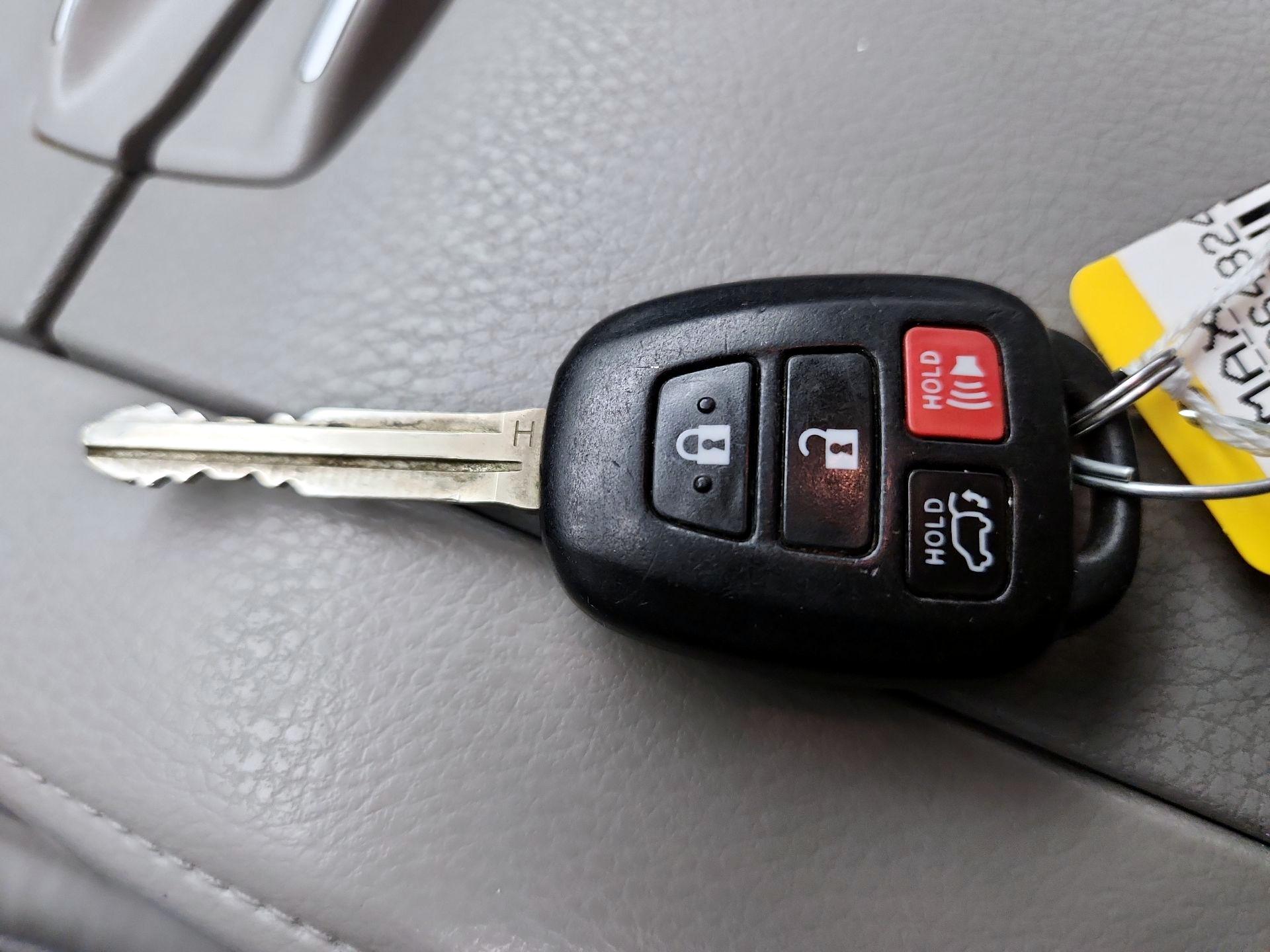Thumbnail: 2015 Toyota Highlander - 18