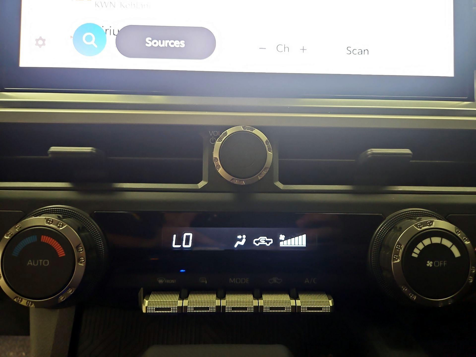 Thumbnail: 2024 Toyota Tacoma - 16