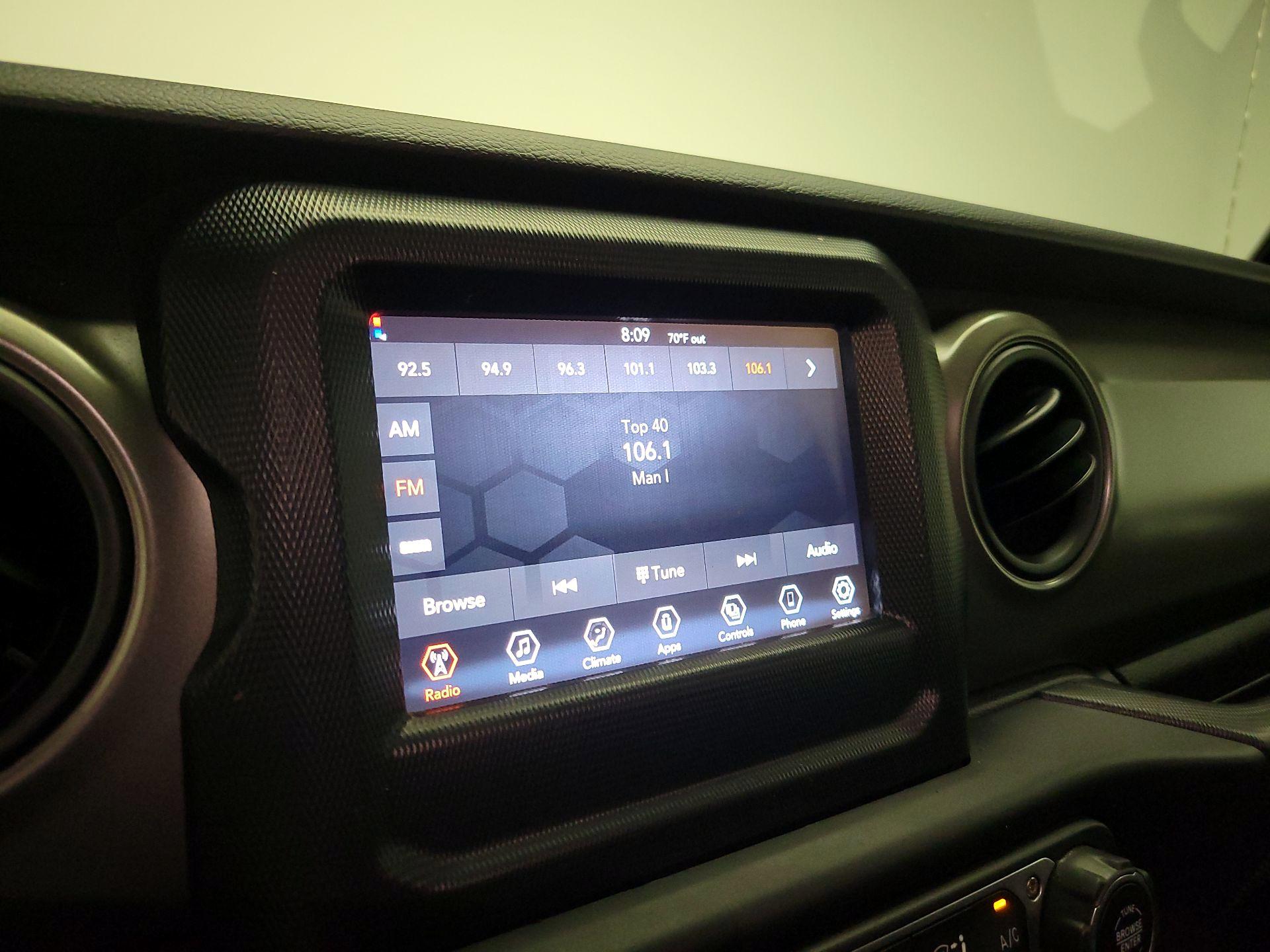 Thumbnail: 2022 Jeep Wrangler - 14