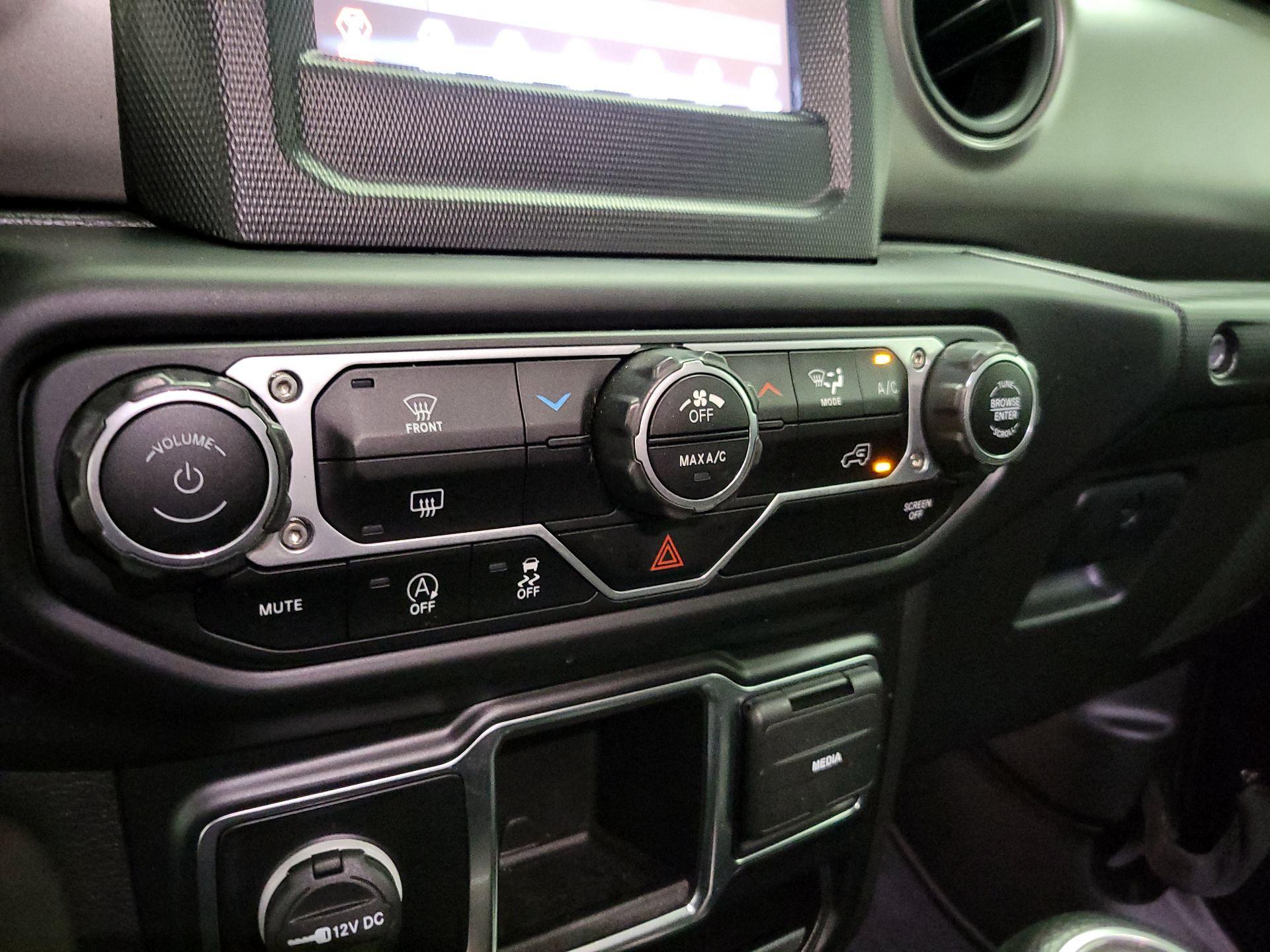 Thumbnail: 2022 Jeep Wrangler - 15