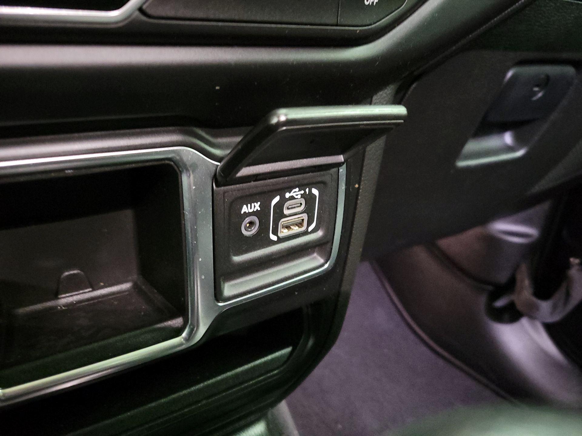 Thumbnail: 2022 Jeep Wrangler - 17